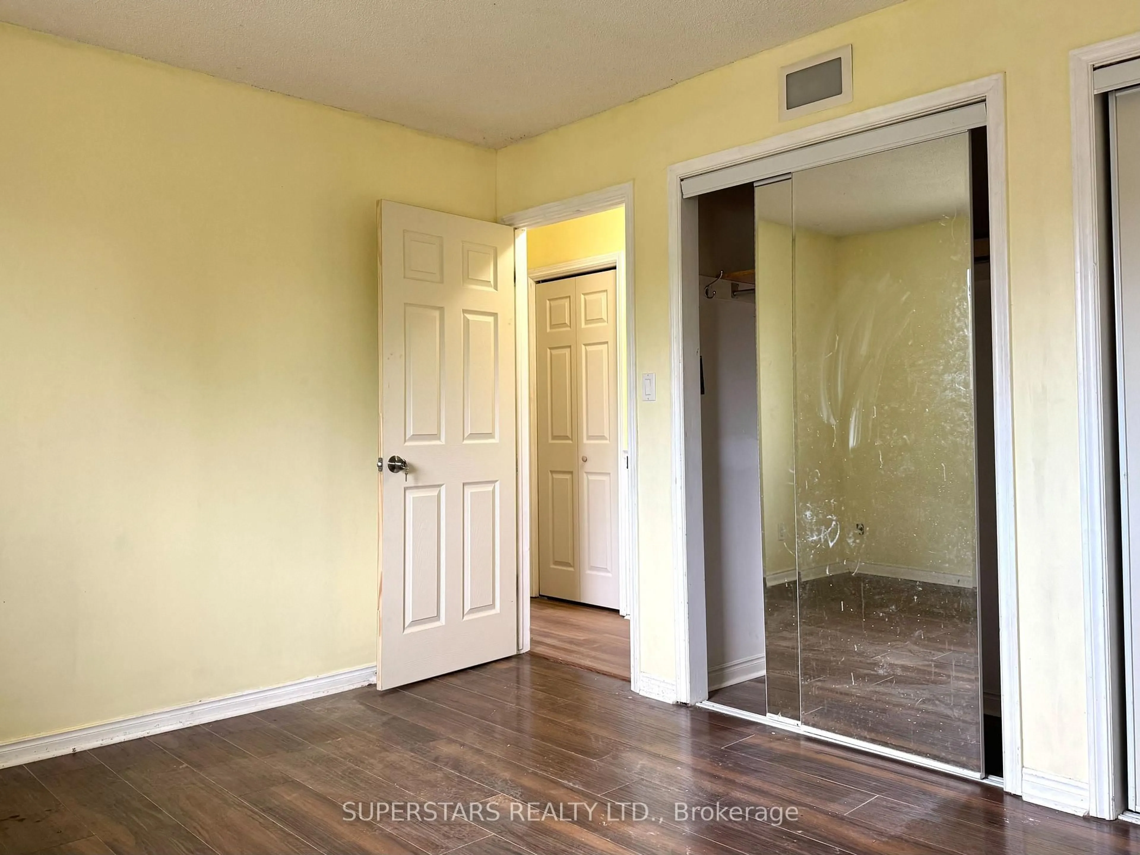 A pic of a room for 157 ROLLING ACRES Dr, Welland Ontario L3C 6K6