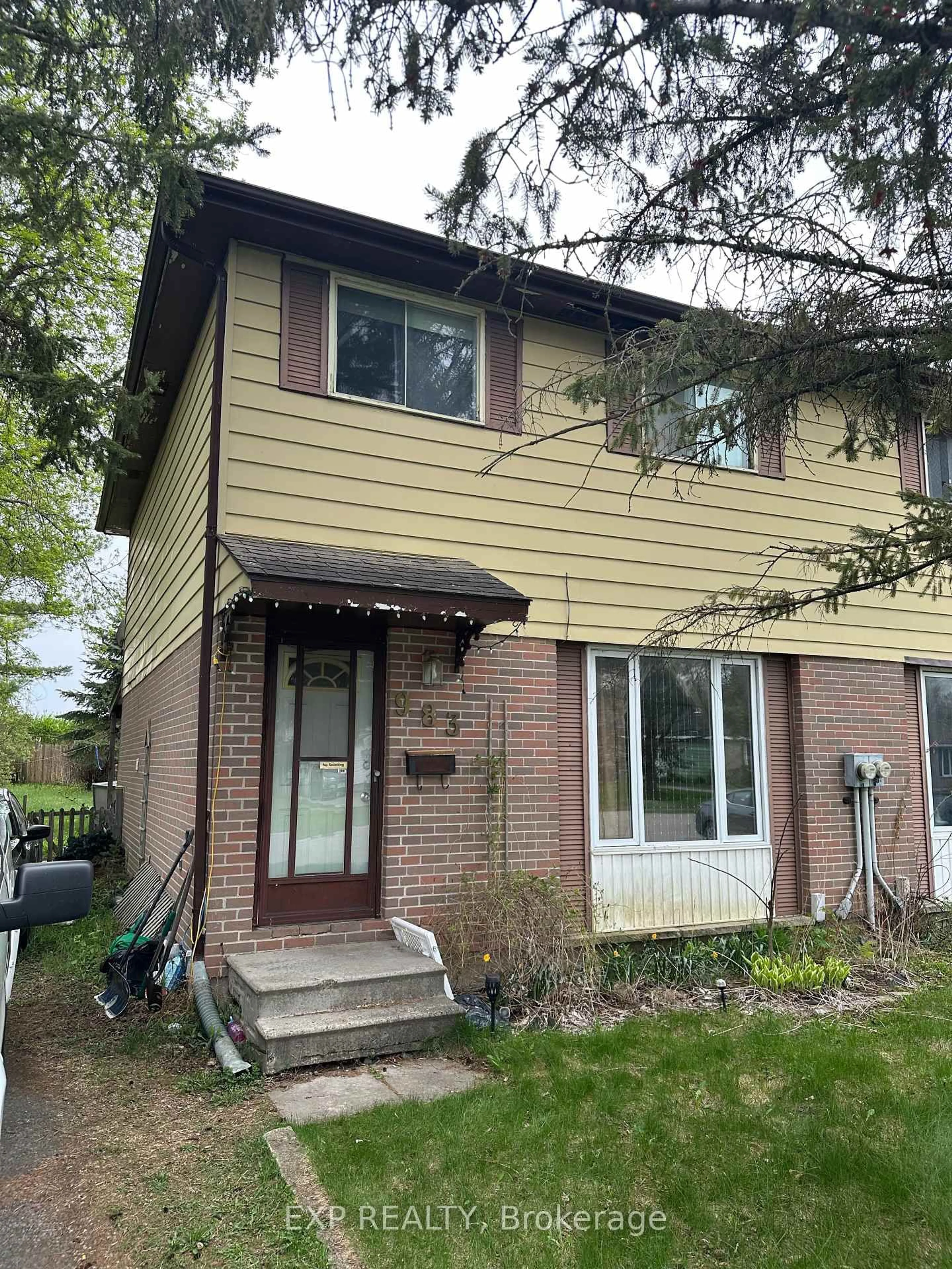 Home with vinyl exterior material, street for 983 Mackenzie Rd, Prescott Ontario K0G 1T0