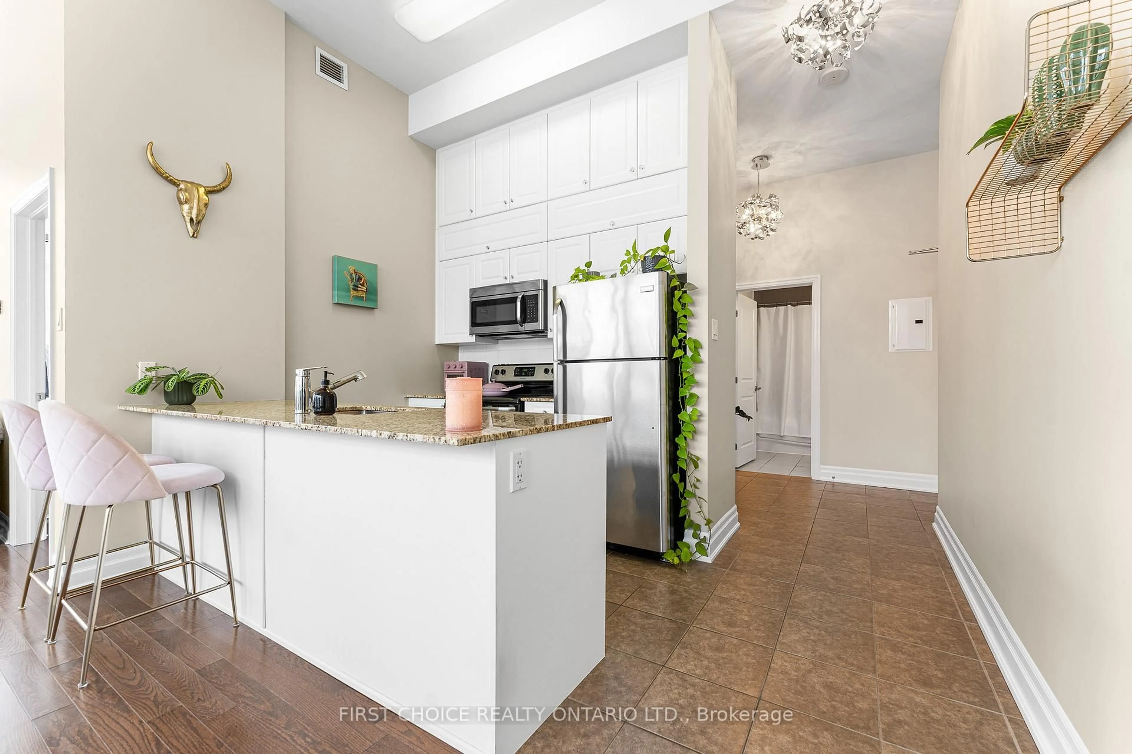 Open concept kitchen, ceramic/tile floor for 90 Landry St #102, Ottawa Ontario K1L 0A9