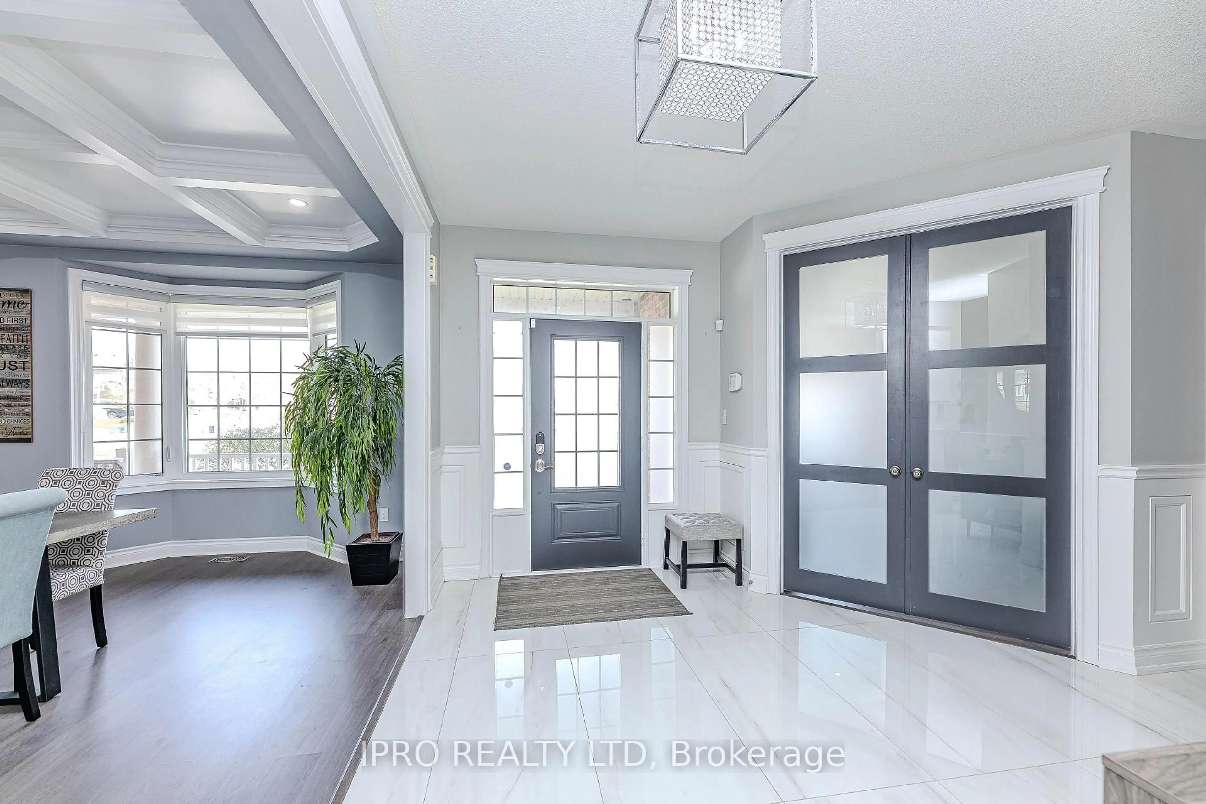 Indoor entryway for 22 Stonegate Ave, Mono Ontario L9W 6X1