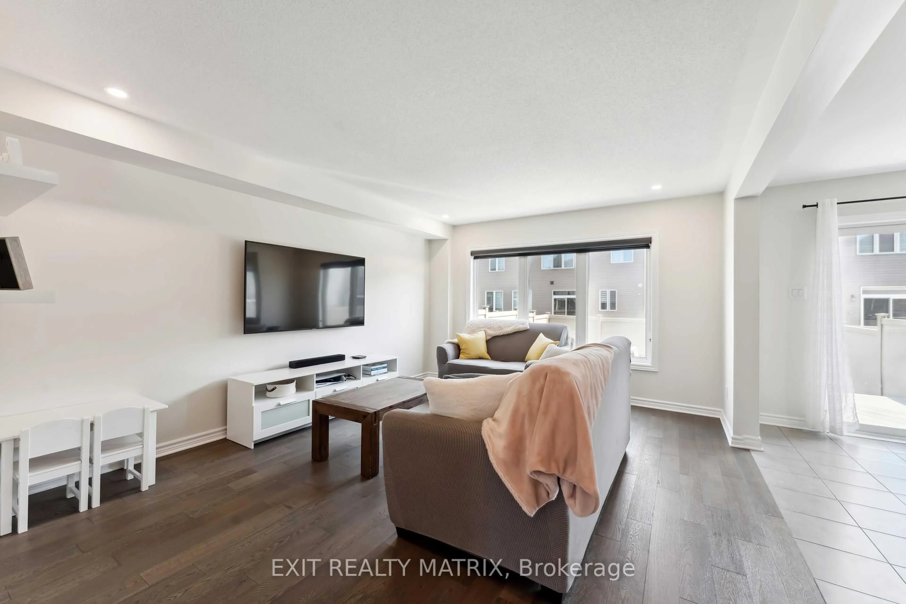Living room with furniture, unknown for 692 Decoeur Dr, Orleans Ontario K4A 1H1