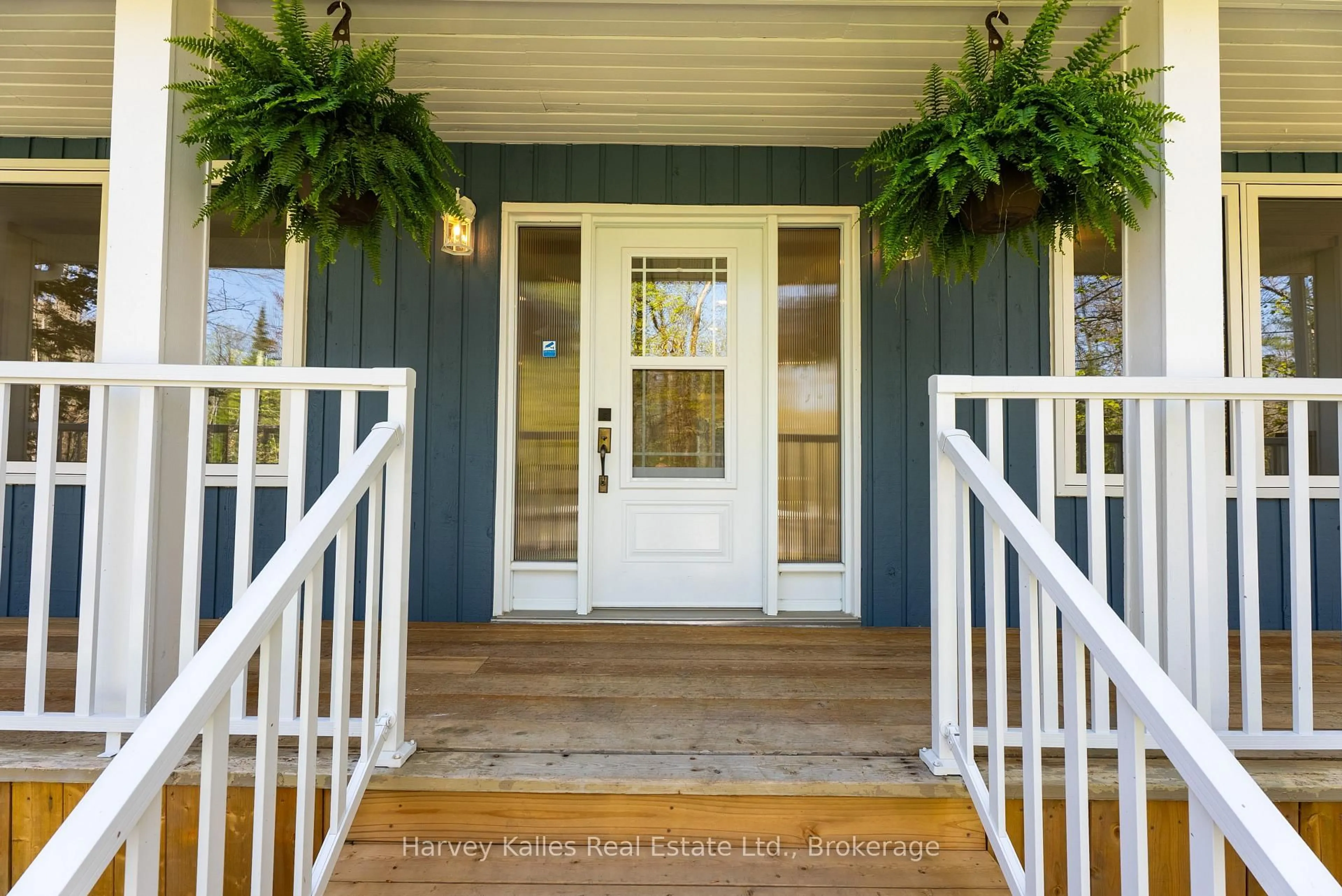 Indoor entryway for 21 Todholm Dr, Muskoka Lakes Ontario P0B 1J0