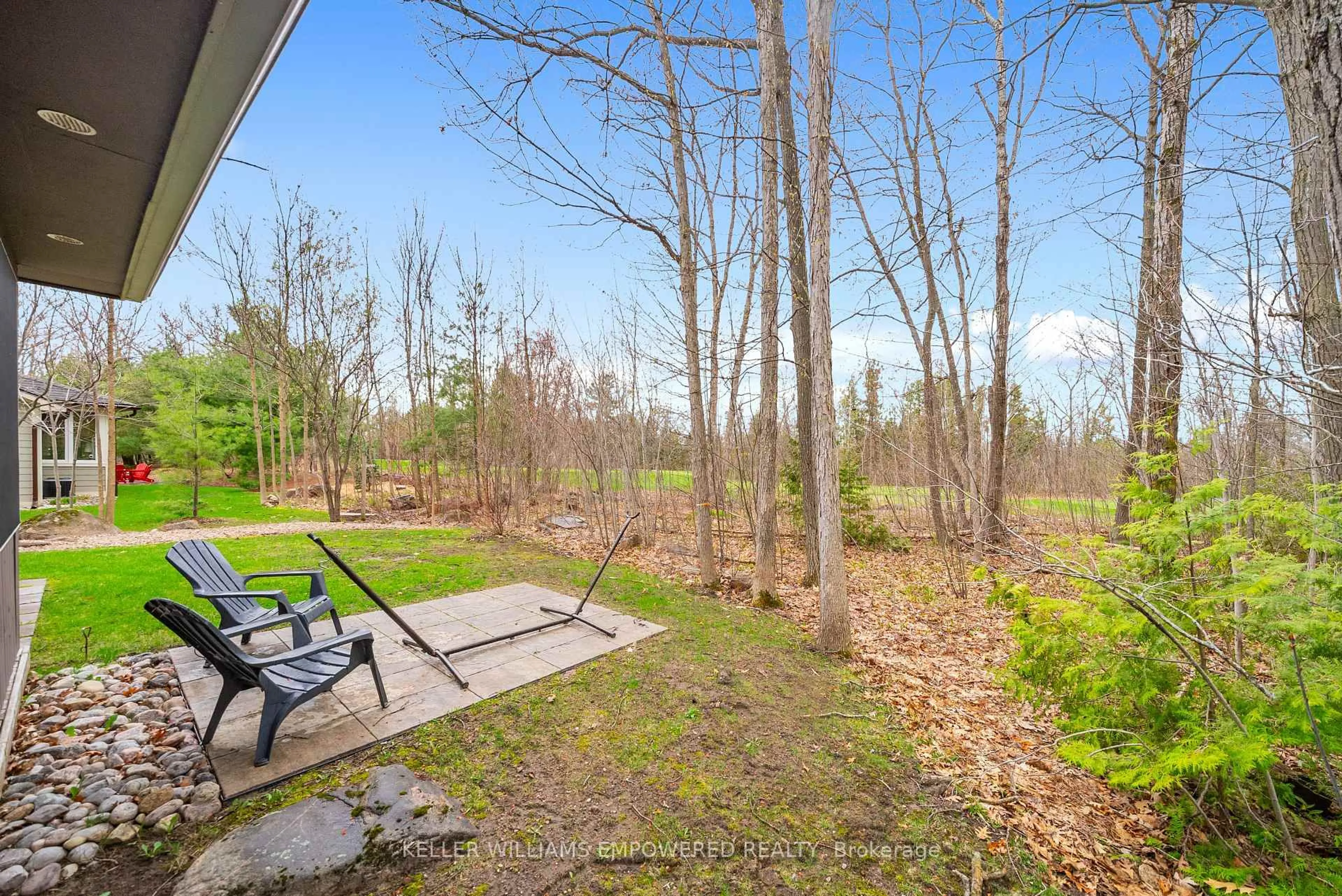 Patio, forest/trees view for 22 COUNTRY Tr, Georgian Bay Ontario L0K 1S0