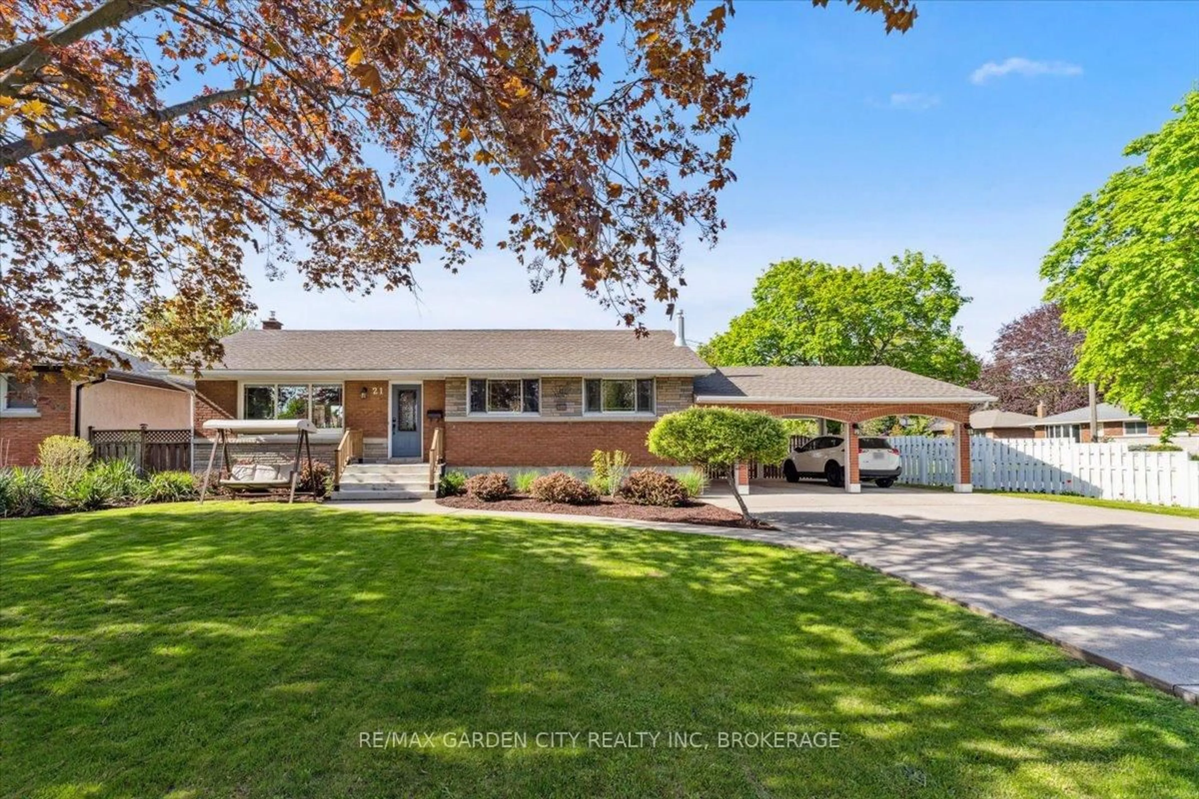 Unknown for 21 Kilbourne Cres, St. Catharines Ontario L2M 3E3