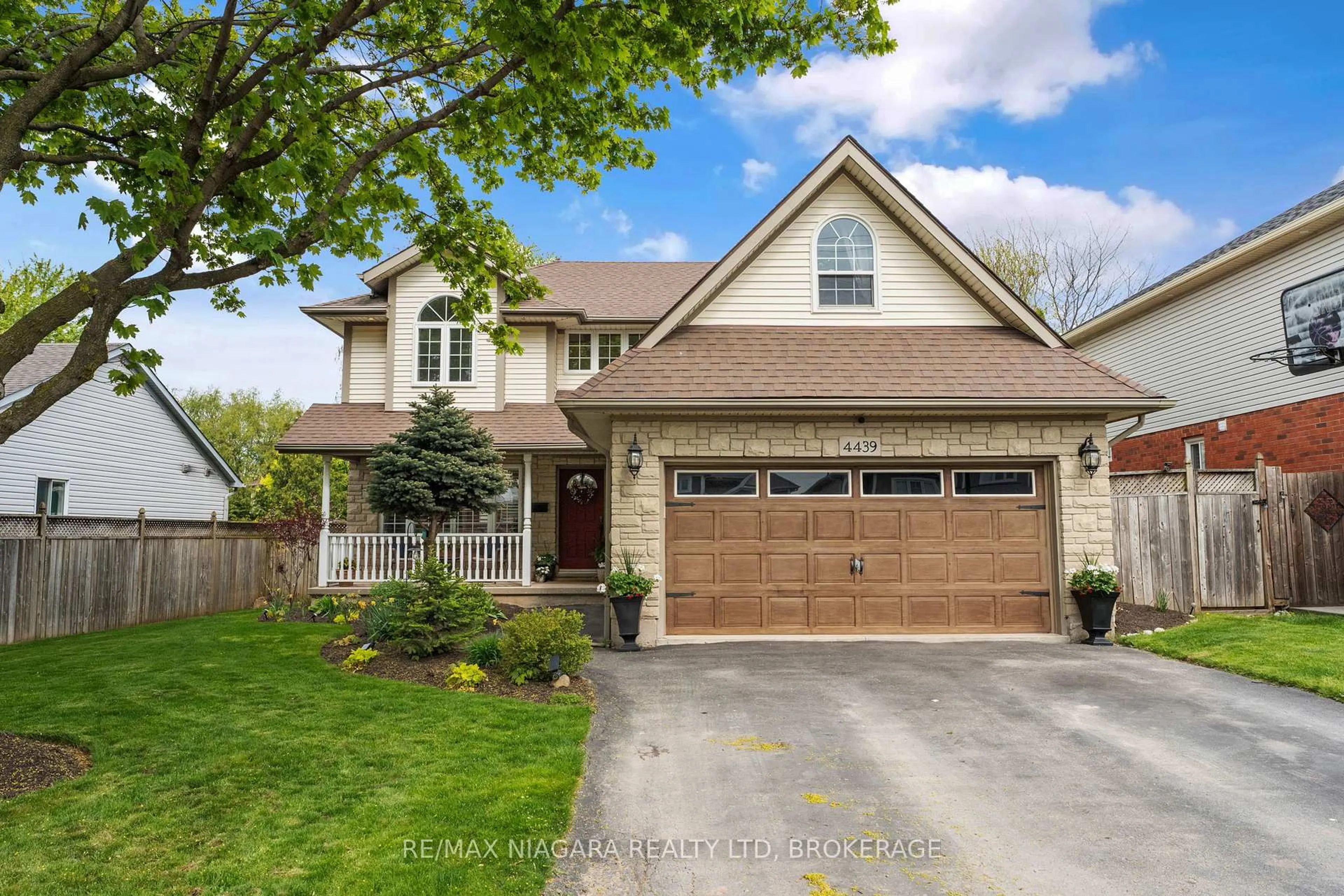 Home with brick exterior material, street for 4439 Lincoln Ave, Lincoln Ontario L0R 1B3