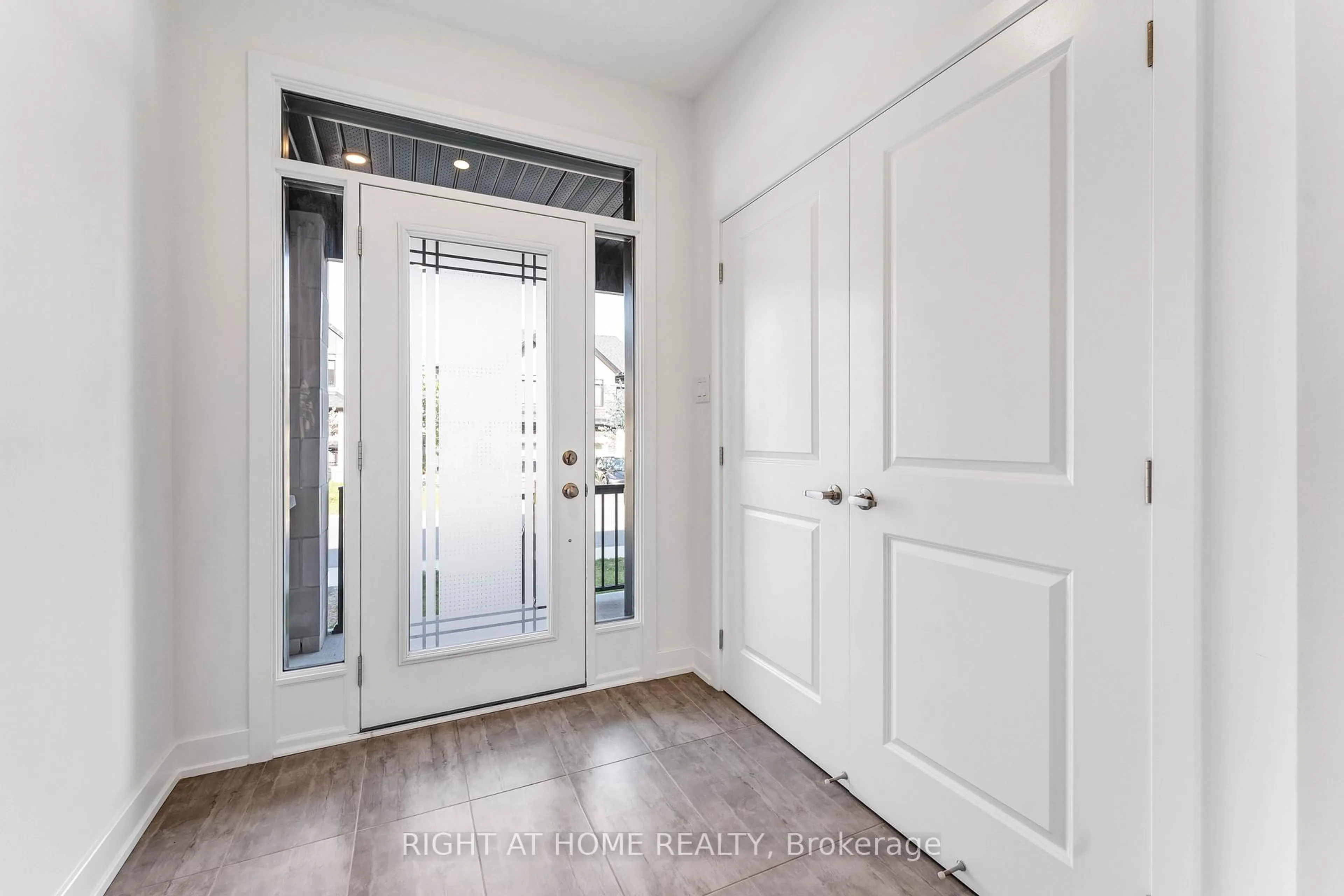 Indoor entryway for 623 Rathburn Lane, Ottawa Ontario K1T 0V7