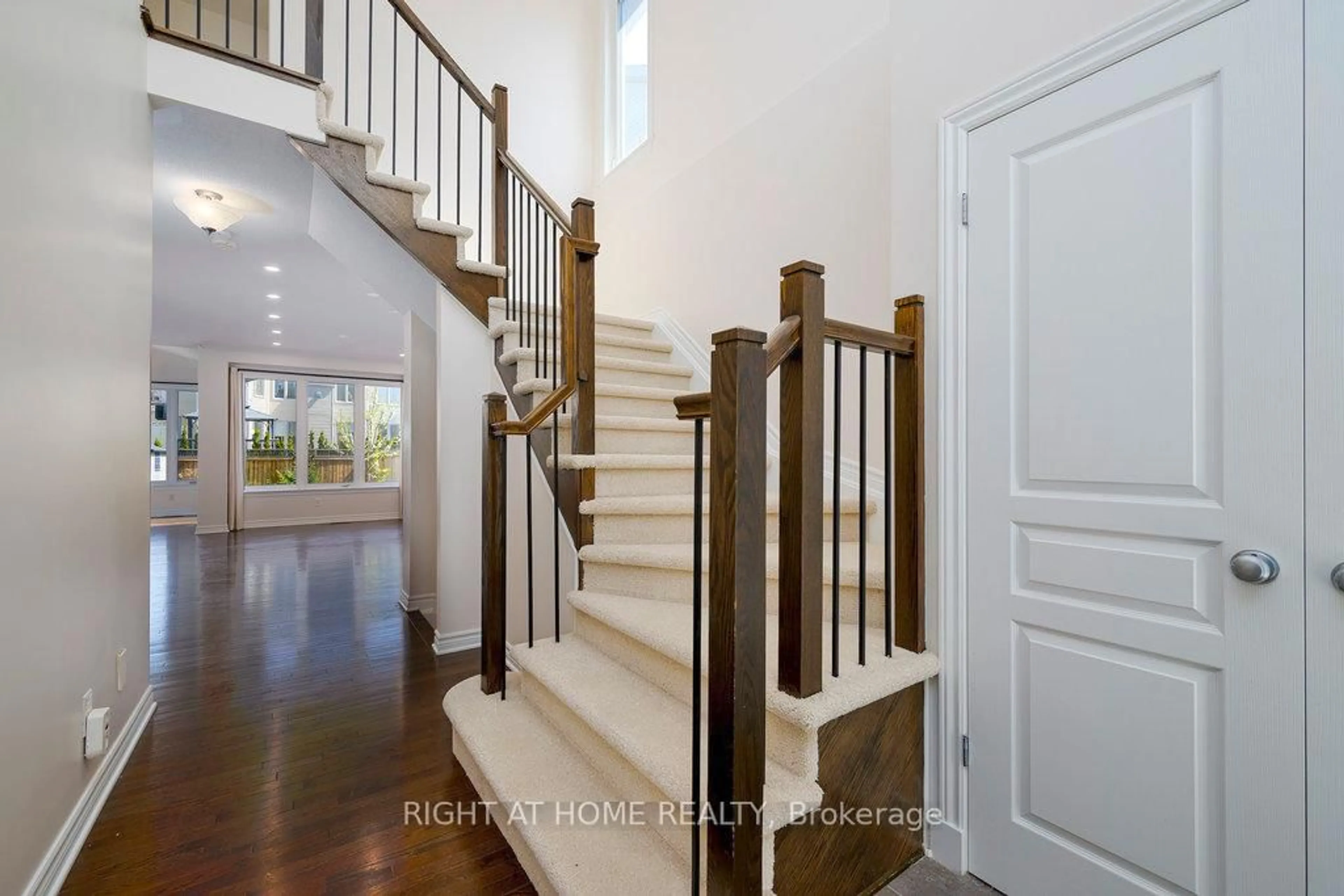 Unknown for 218 Keyrock Dr, Kanata Ontario K2T 0B4