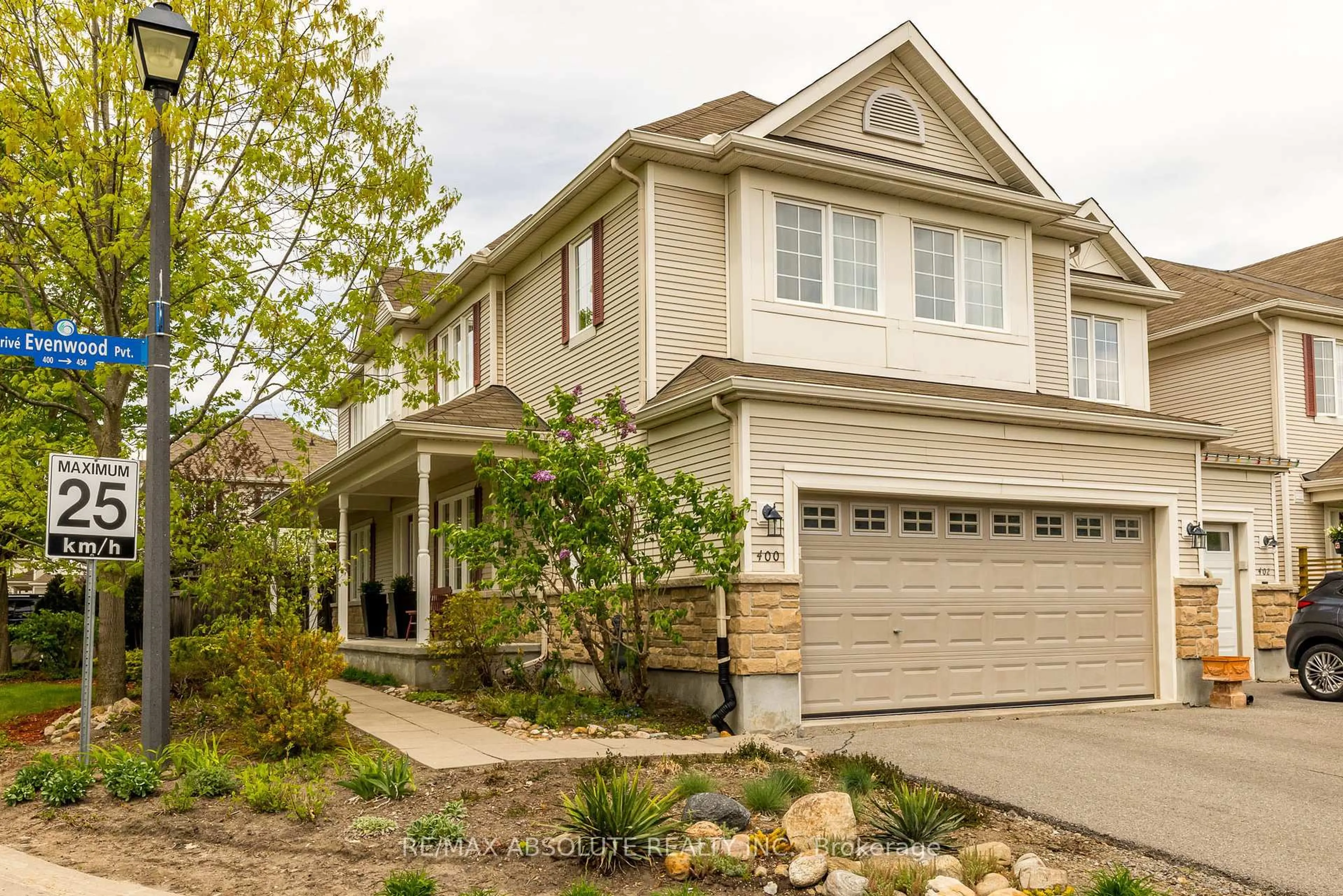Home with vinyl exterior material, street for 400 Evenwood Pvt N/A, Ottawa Ontario K2J 0E5
