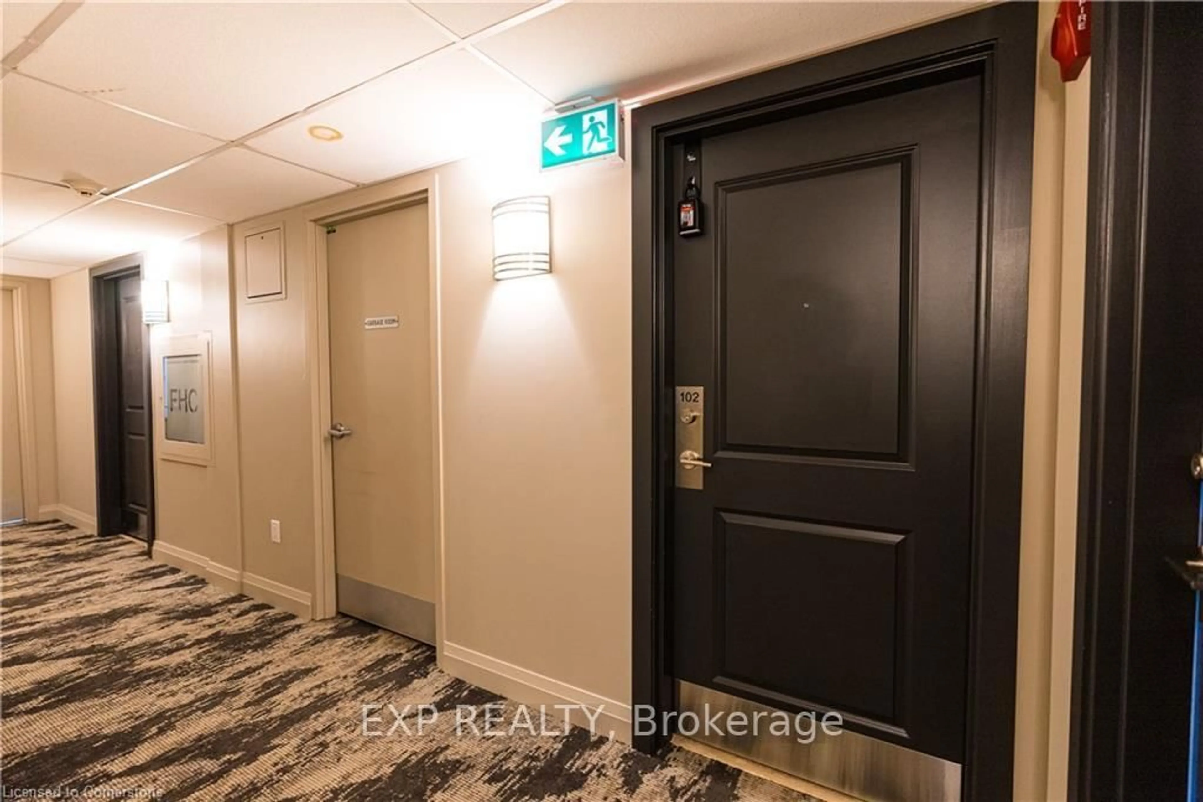 Indoor foyer for 427 Aberdeen Ave #102, Hamilton Ontario L8P 2S4