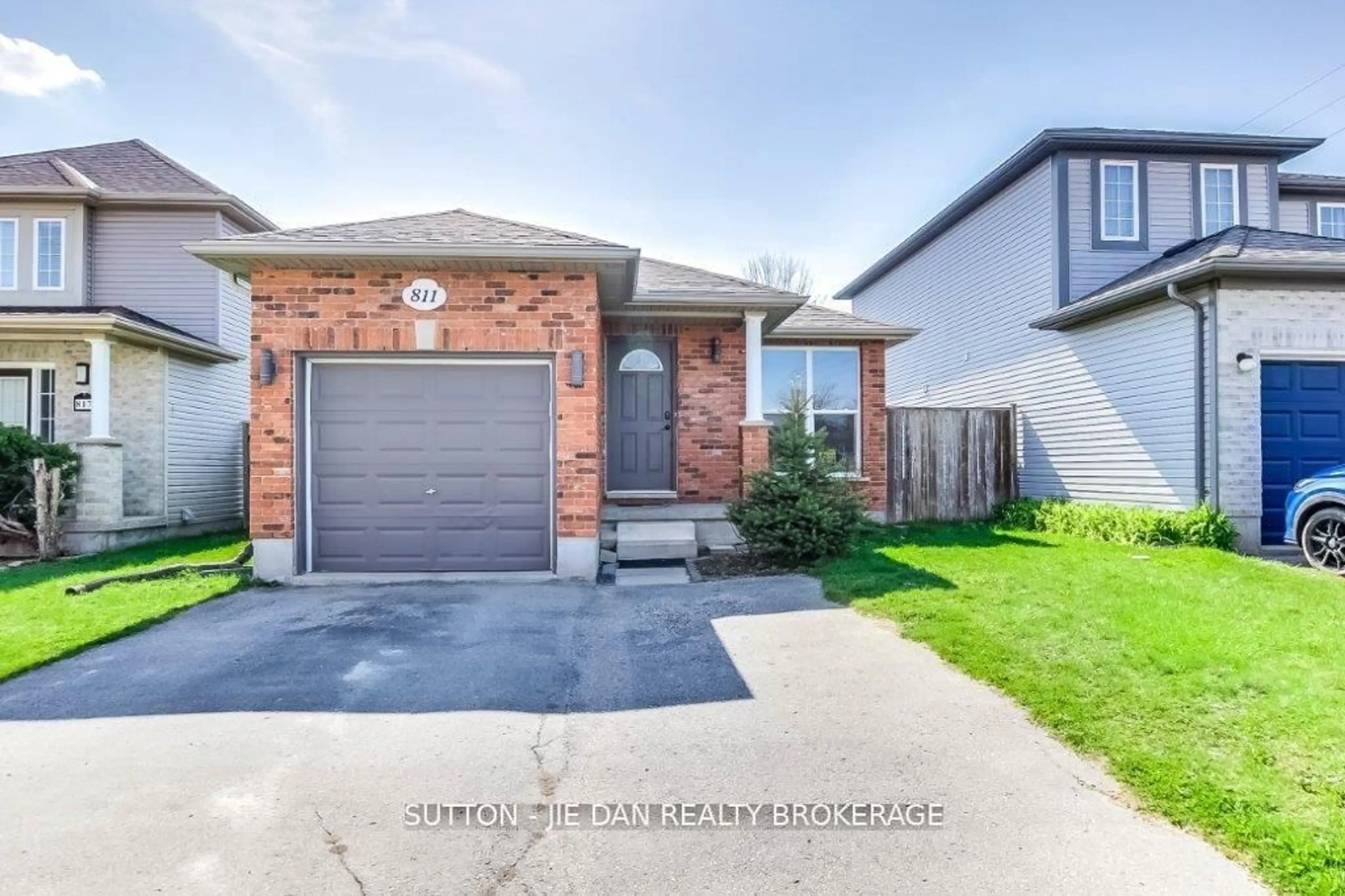 Home with brick exterior material, street for 811 SOUTH WENIGE Dr, London North Ontario N5X 4G9