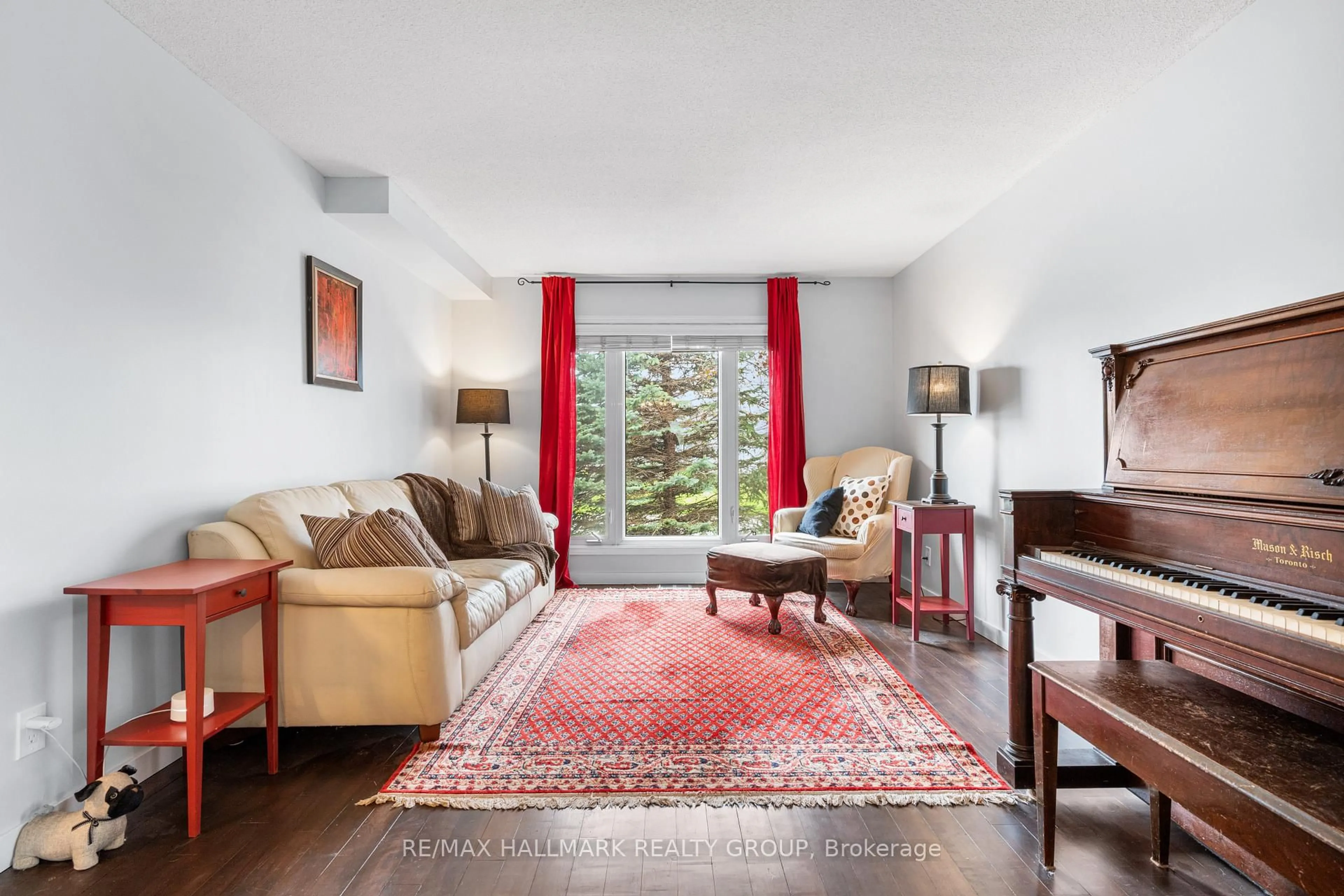 Living room with furniture, unknown for 1450 Charlebois Ave, Ottawa Ontario K1E 3W5