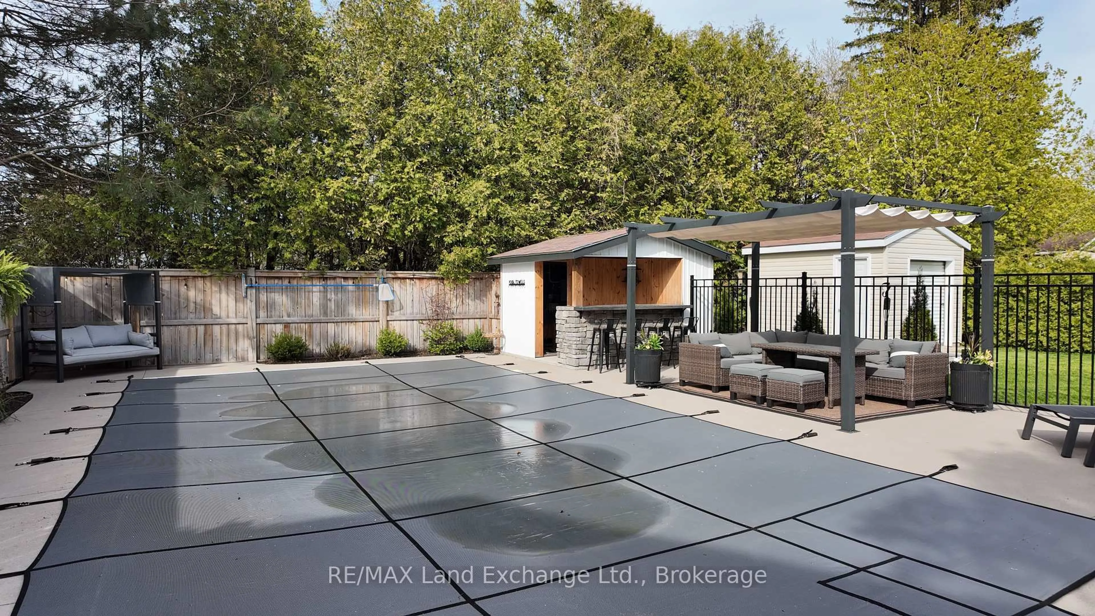 Patio, street for 6 Deborah Dr, Huron-Kinloss Ontario N2Z 2M5