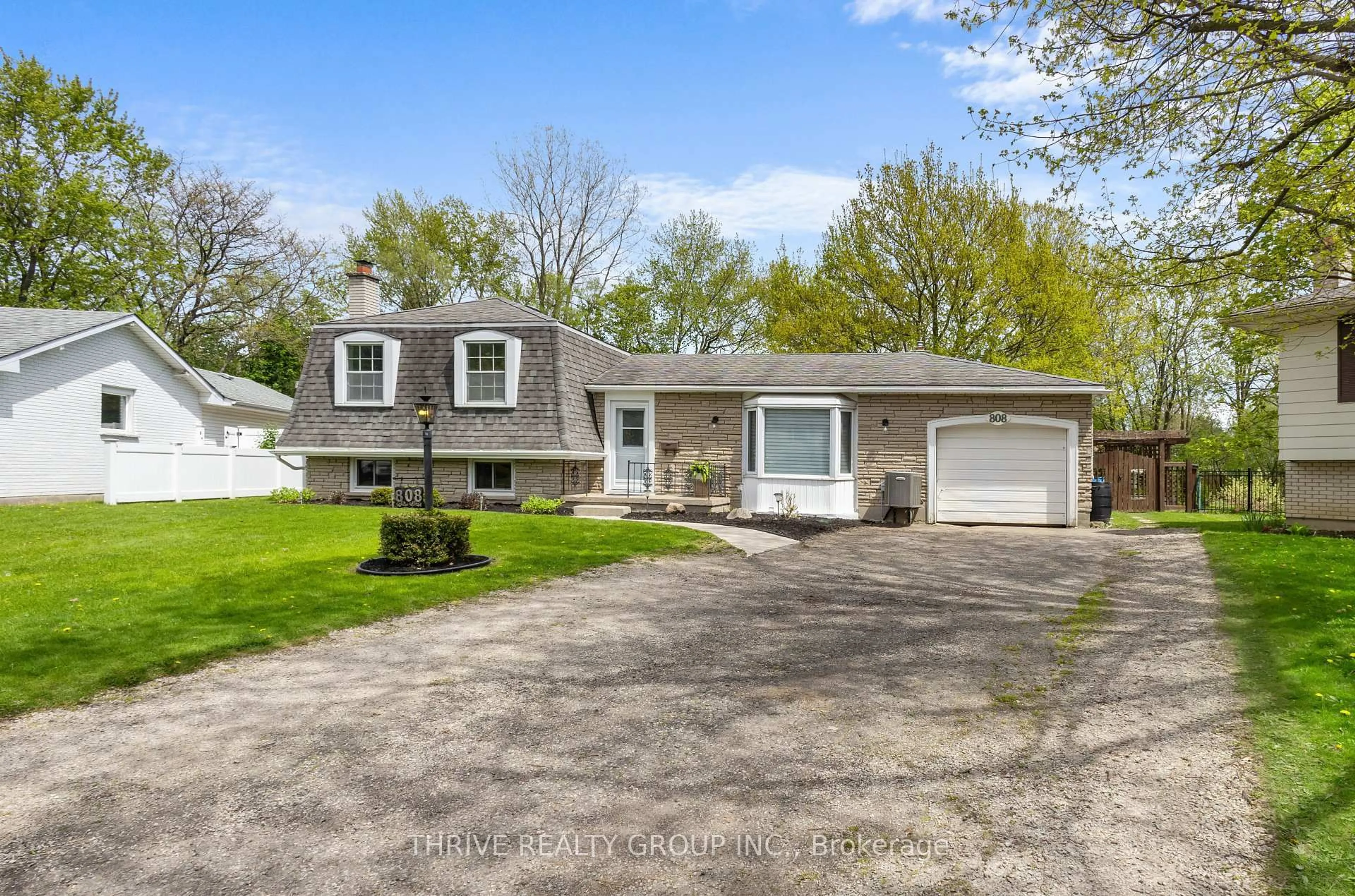 Home with vinyl exterior material, street for 808 WESTBURY Cres, London South Ontario N6J 3C7