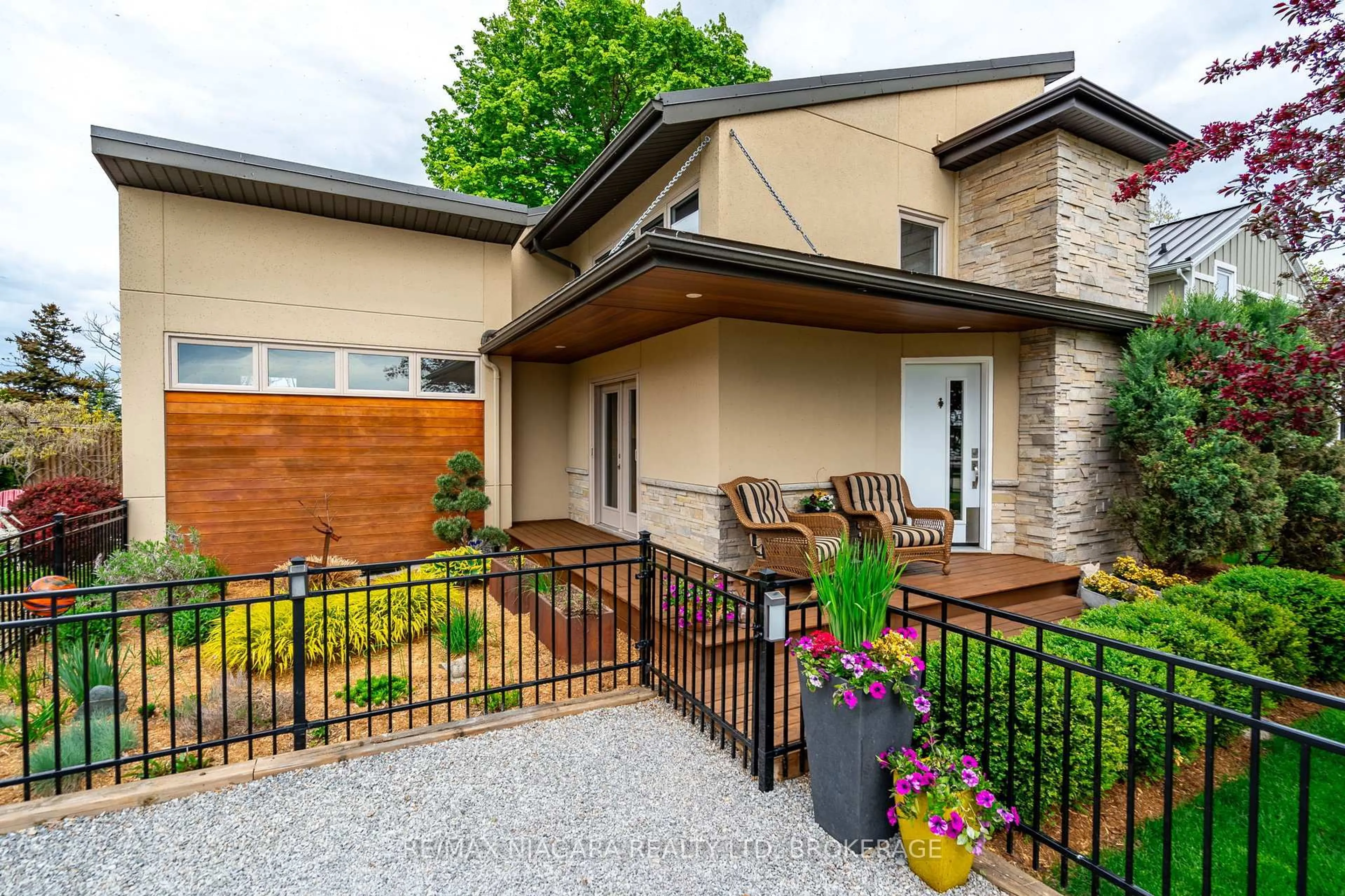 Patio, street for 1134 Lakeshore Rd, St. Catharines Ontario L2R 6P9