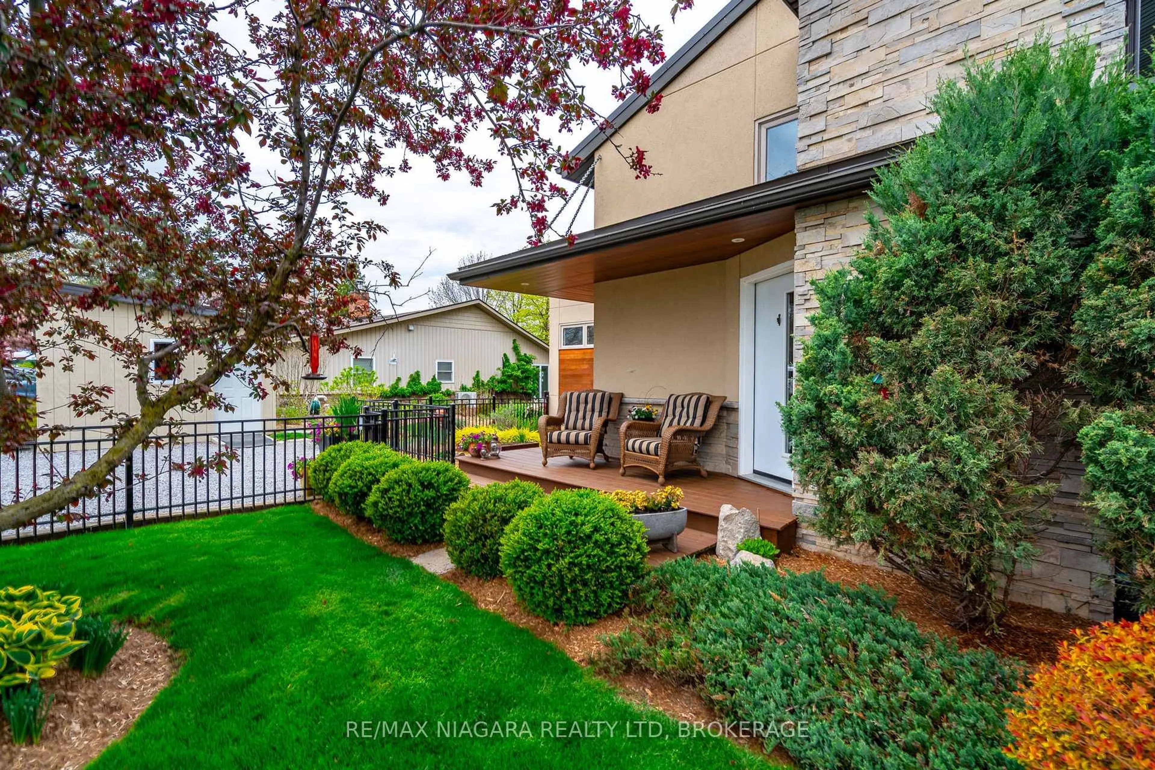 Patio, street for 1134 Lakeshore Rd, St. Catharines Ontario L2R 6P9