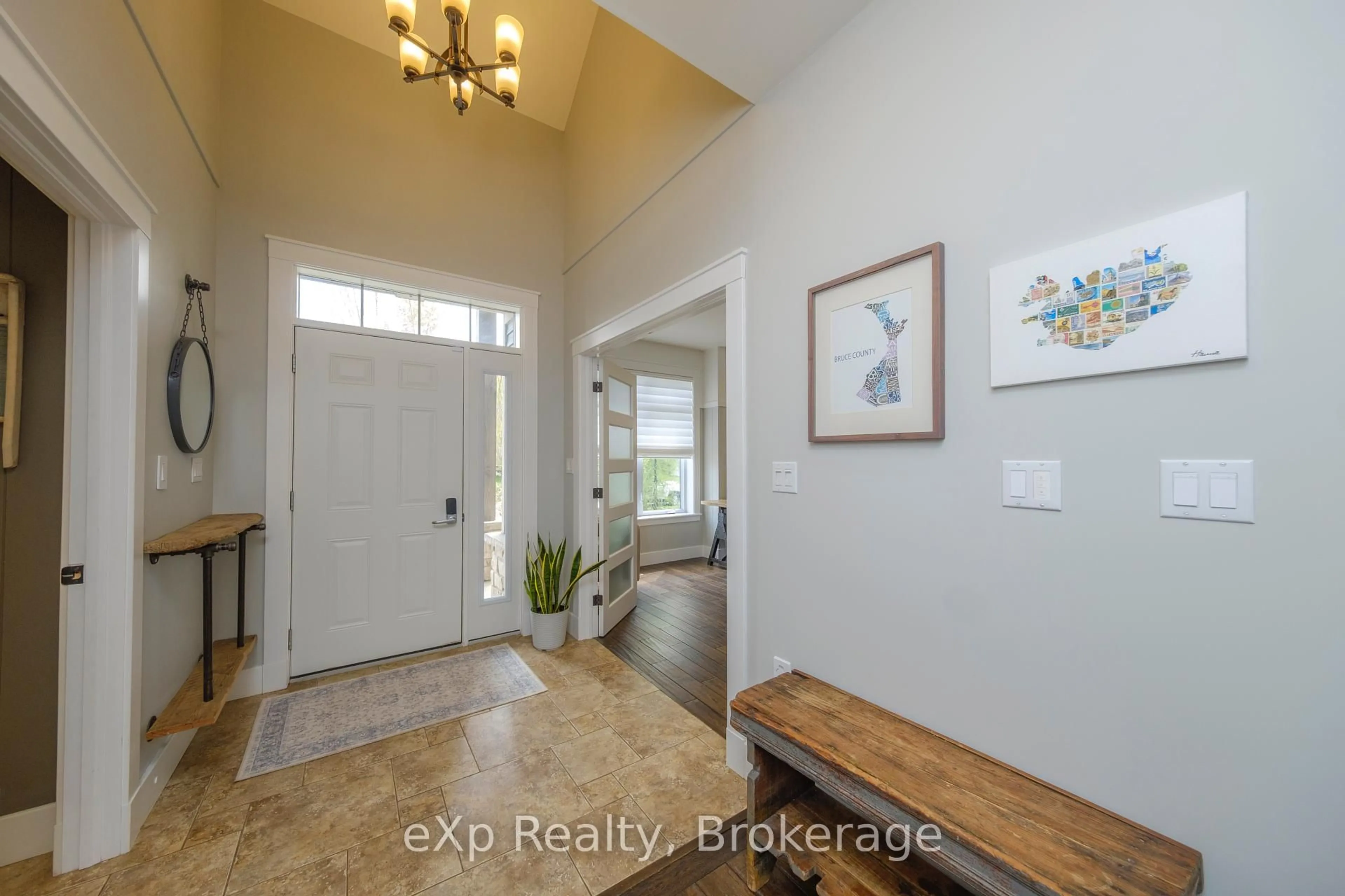 Indoor entryway for 31 Eastgate Dr, Saugeen Shores Ontario N0H 2L0