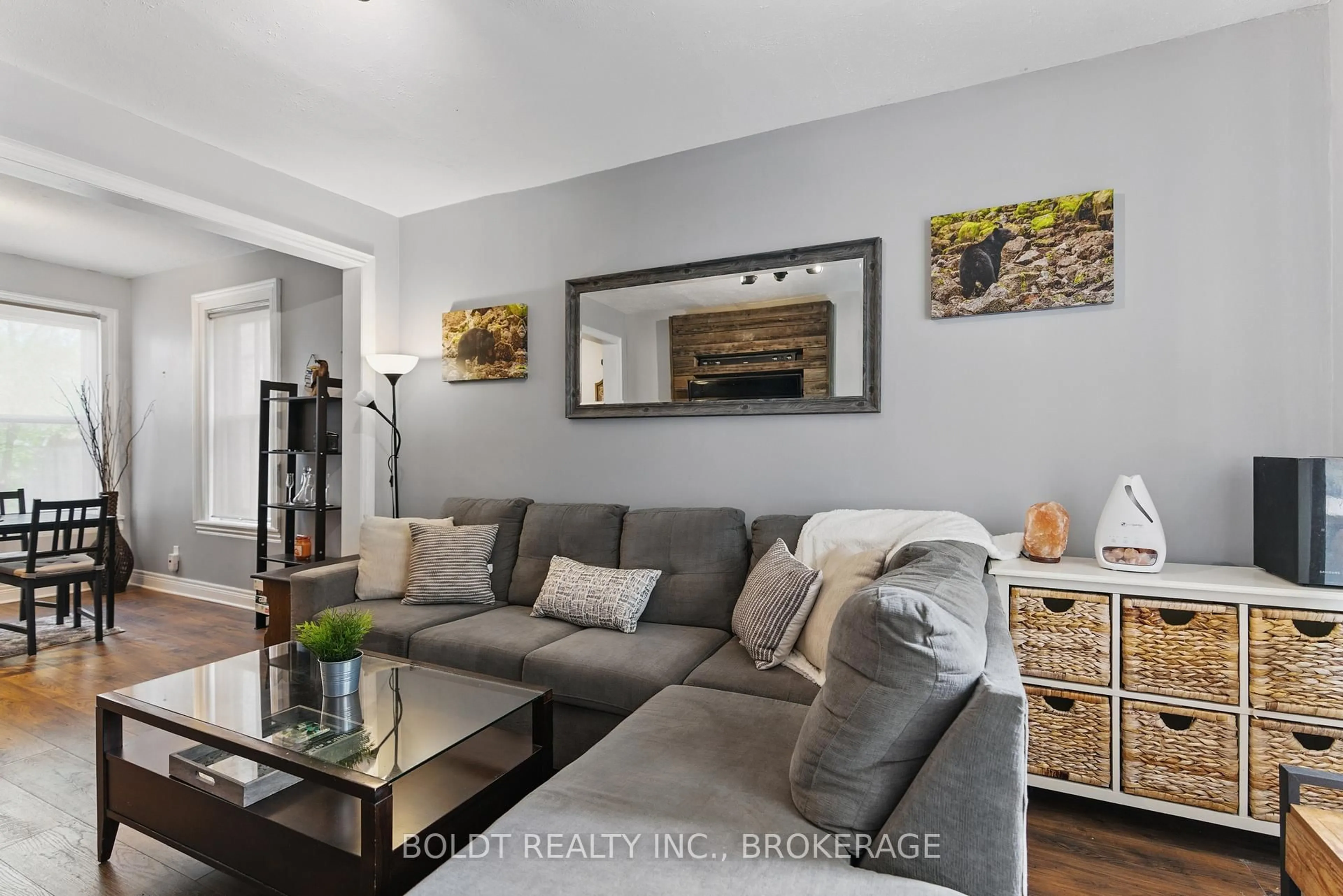Living room with furniture, wood/laminate floor for 24-26 York St, St. Catharines Ontario L2R 6B9