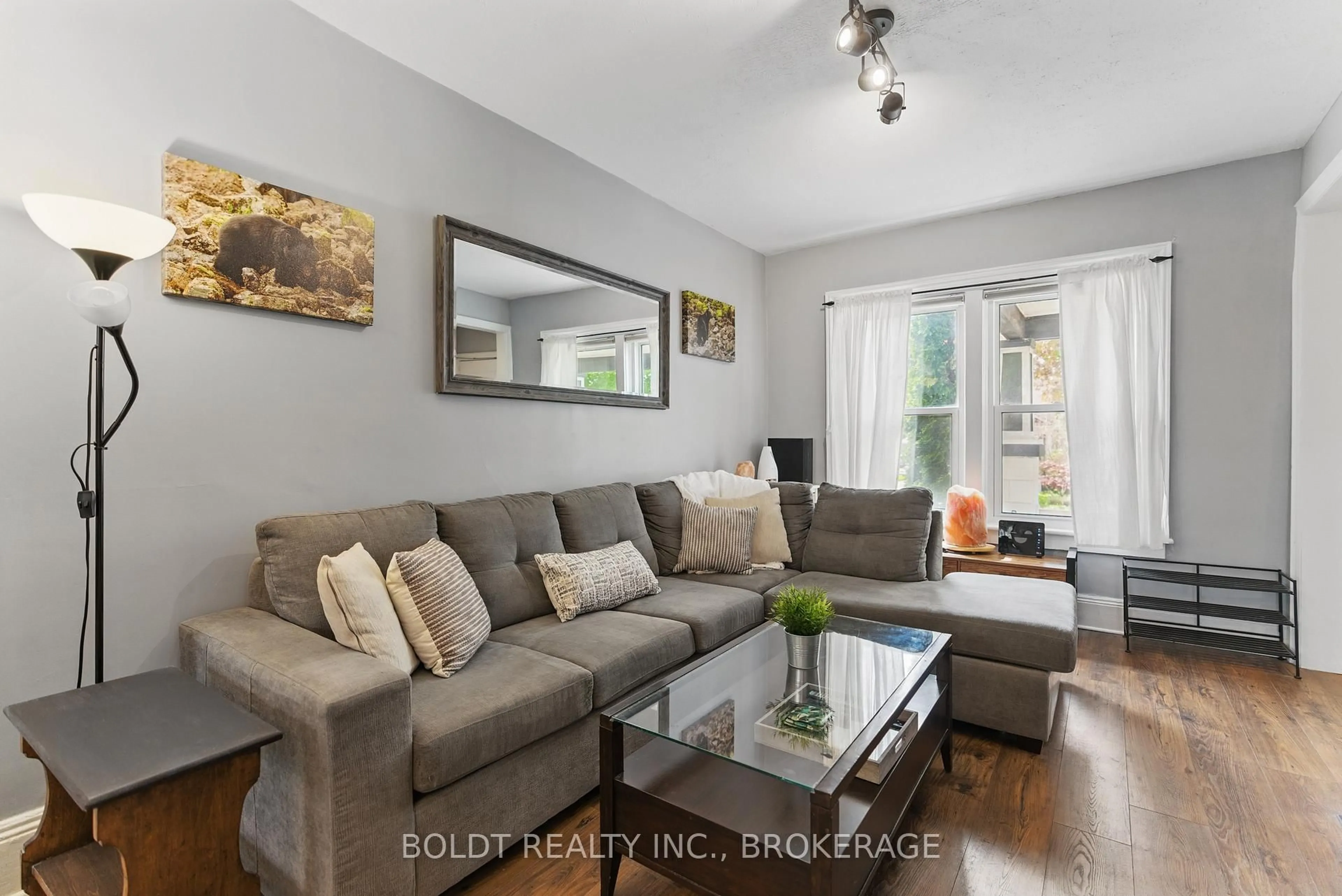 Living room with furniture, wood/laminate floor for 24-26 York St, St. Catharines Ontario L2R 6B9