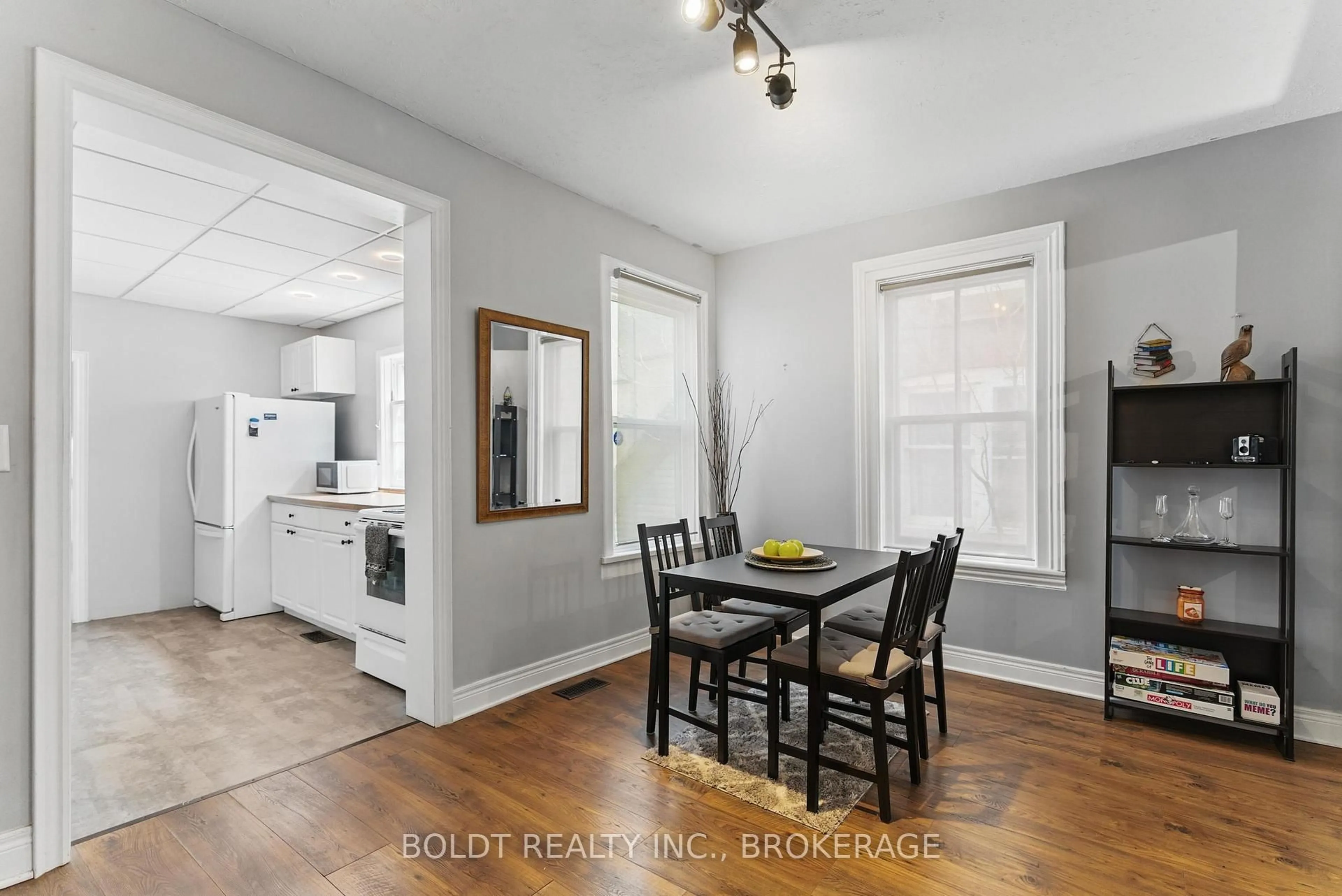 Dining room, unknown for 24-26 York St, St. Catharines Ontario L2R 6B9
