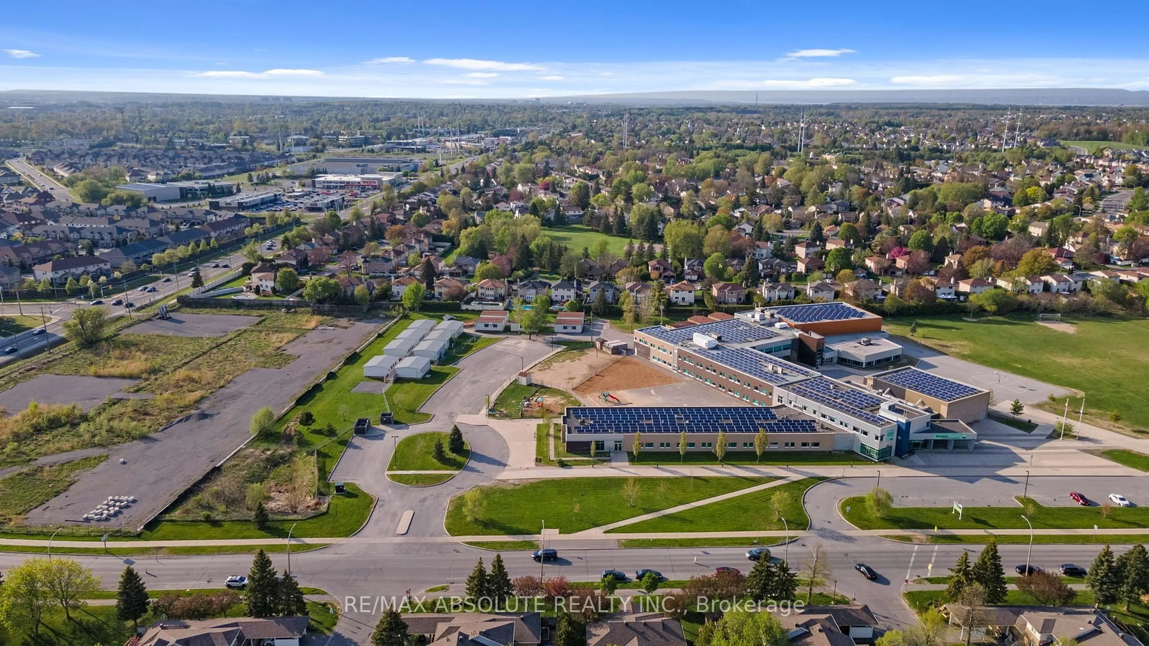 A pic from outside/outdoor area/front of a property/back of a property/a pic from drone, unknown for 256 MONTICELLO Ave, Ottawa Ontario K2S 2S1