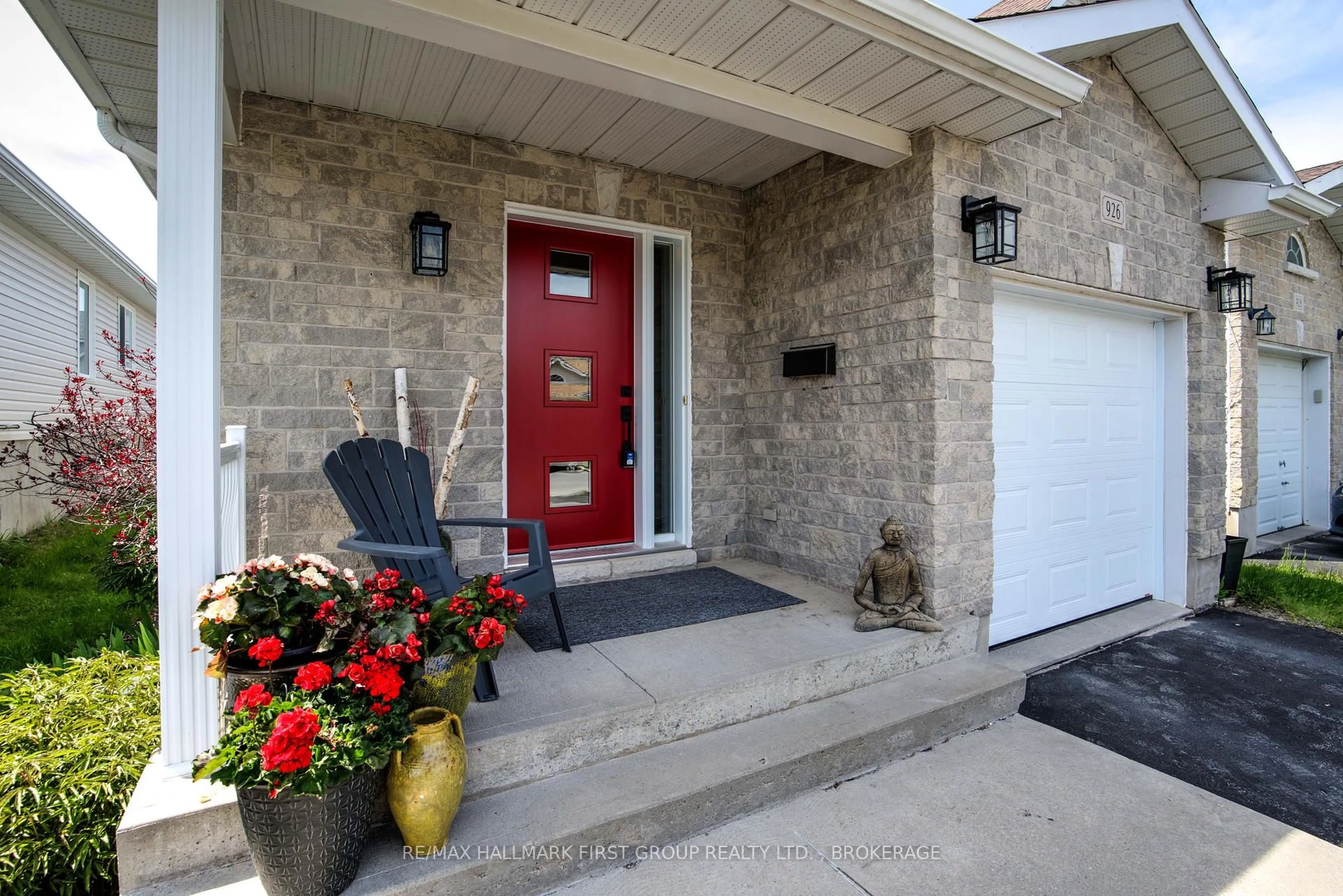 Indoor entryway for 926 Bluffwood Ave, Kingston Ontario K7K 7K4