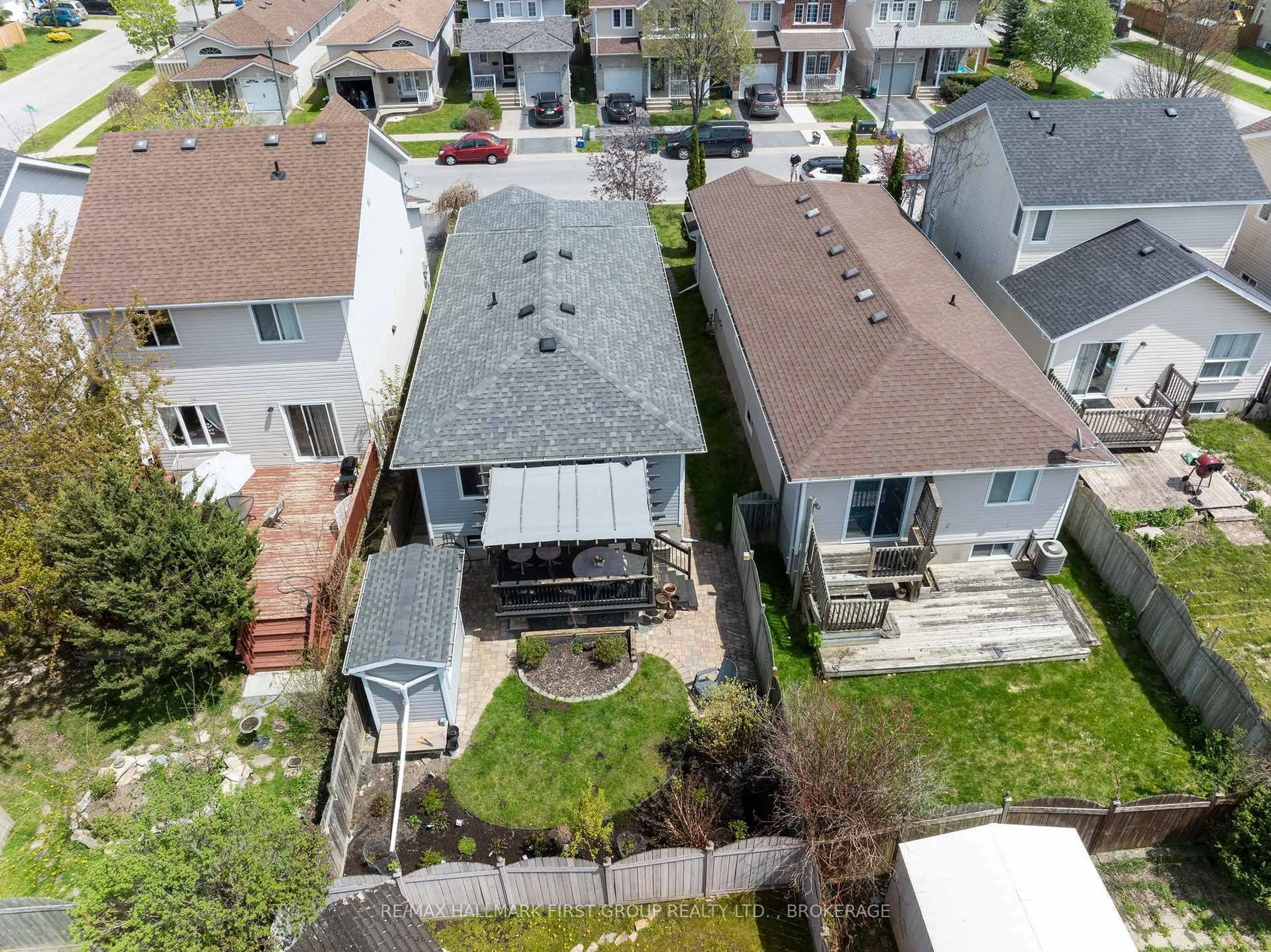 A pic from outside/outdoor area/front of a property/back of a property/a pic from drone, street for 926 Bluffwood Ave, Kingston Ontario K7K 7K4
