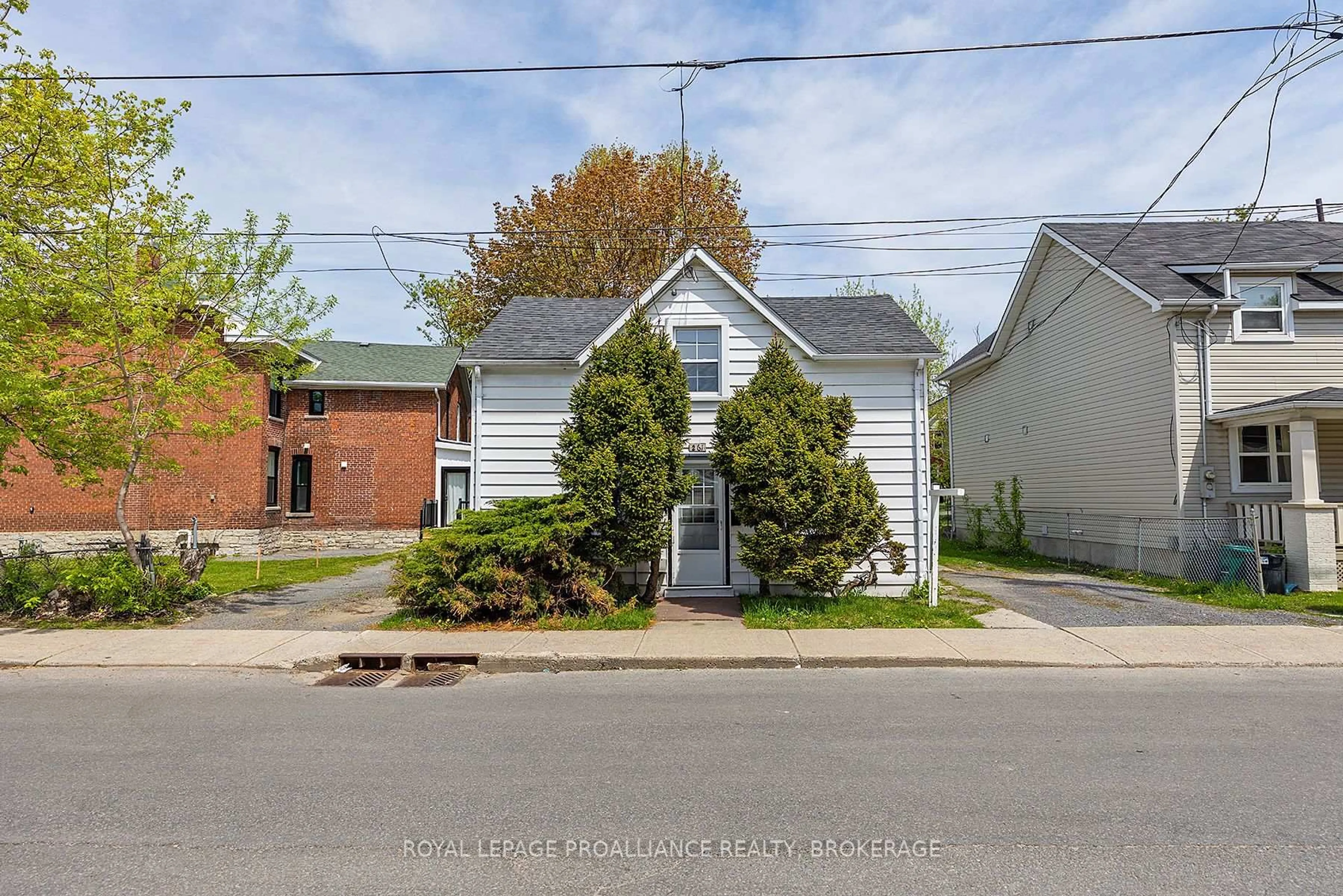 A pic from outside/outdoor area/front of a property/back of a property/a pic from drone, street for 261 William St, Kingston Ontario K7L 2E5