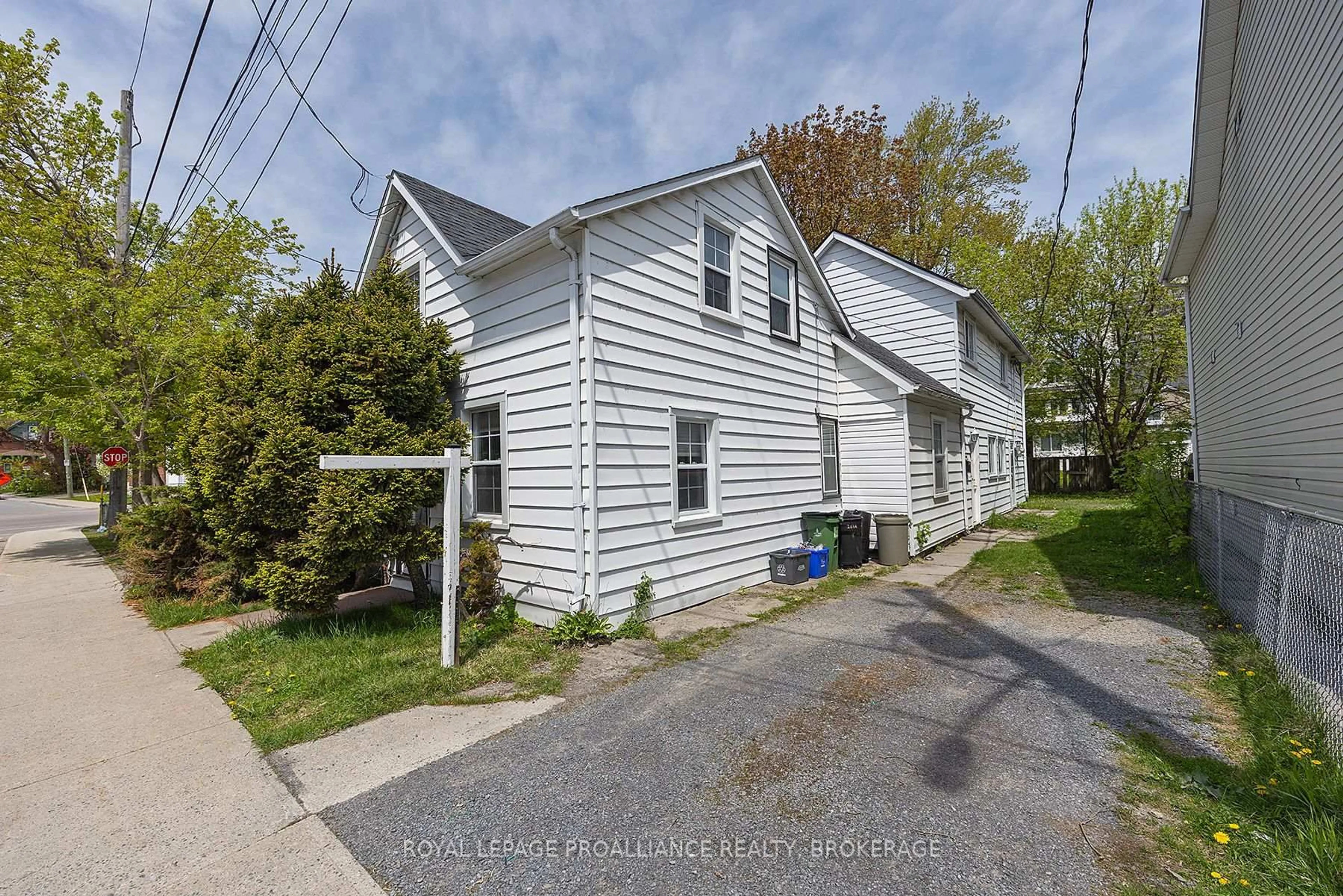 A pic from outside/outdoor area/front of a property/back of a property/a pic from drone, street for 261 William St, Kingston Ontario K7L 2E5