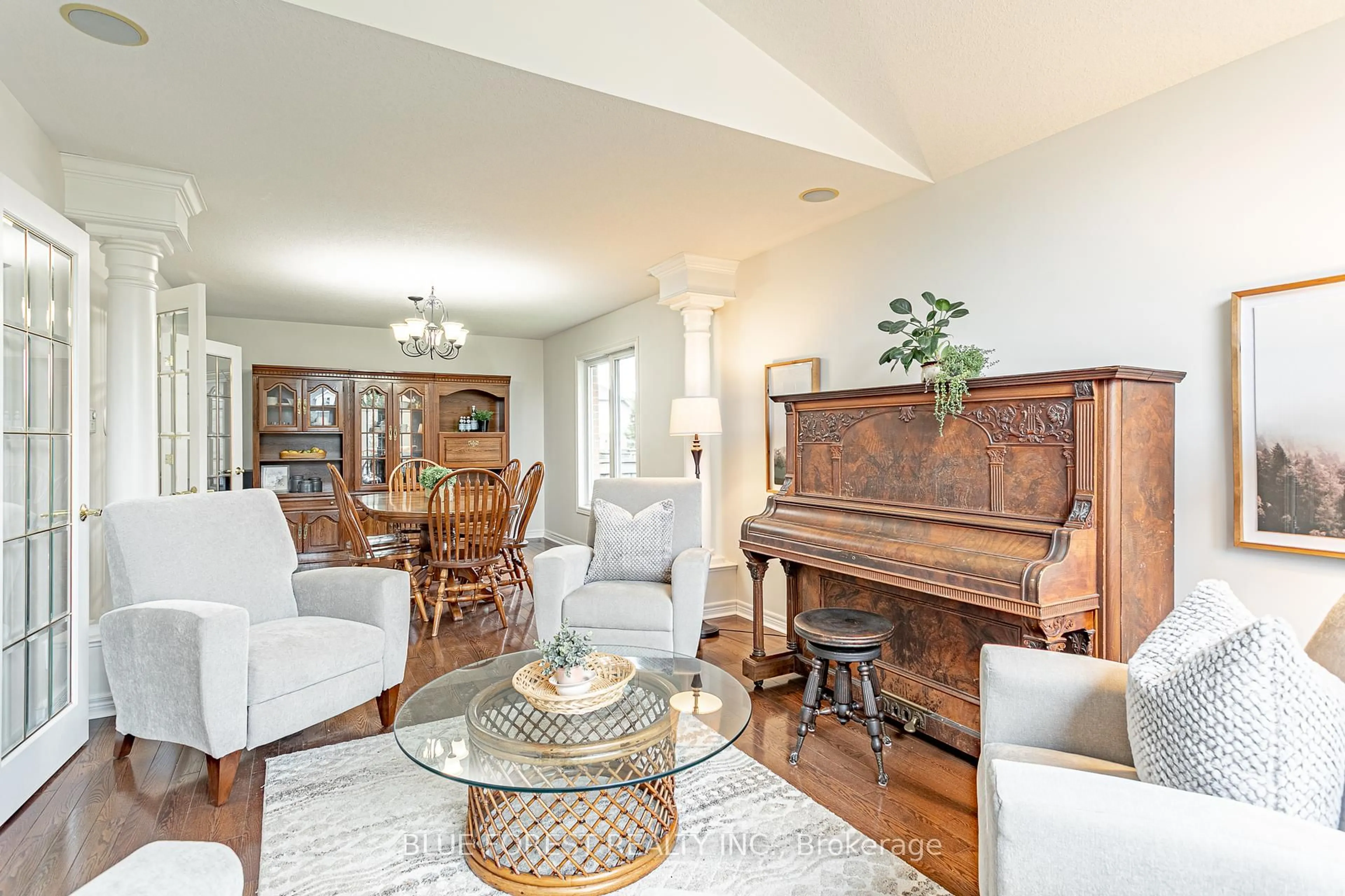Living room with furniture, unknown for 49 Parkview Dr, Thames Centre Ontario N0L 1G2