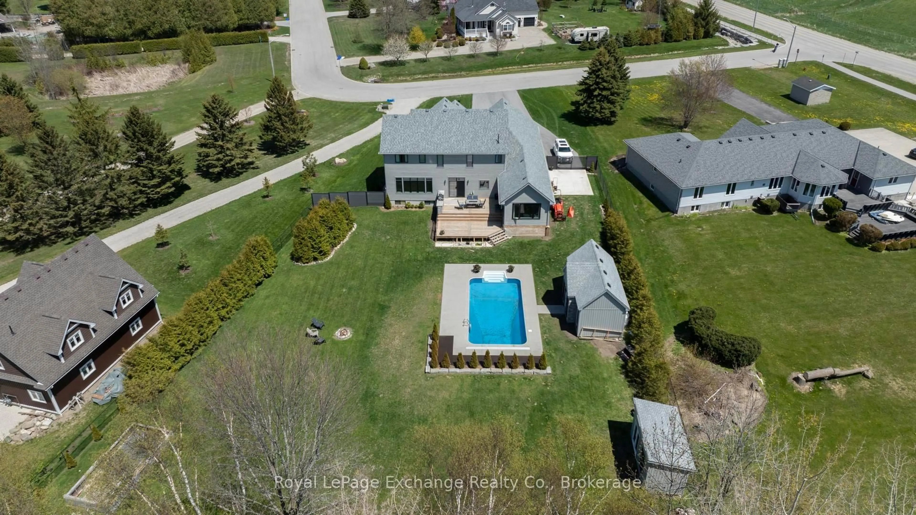 A pic from outside/outdoor area/front of a property/back of a property/a pic from drone, unknown for 7 Stoney Island Cres, Kincardine Ontario N2Z 2X6