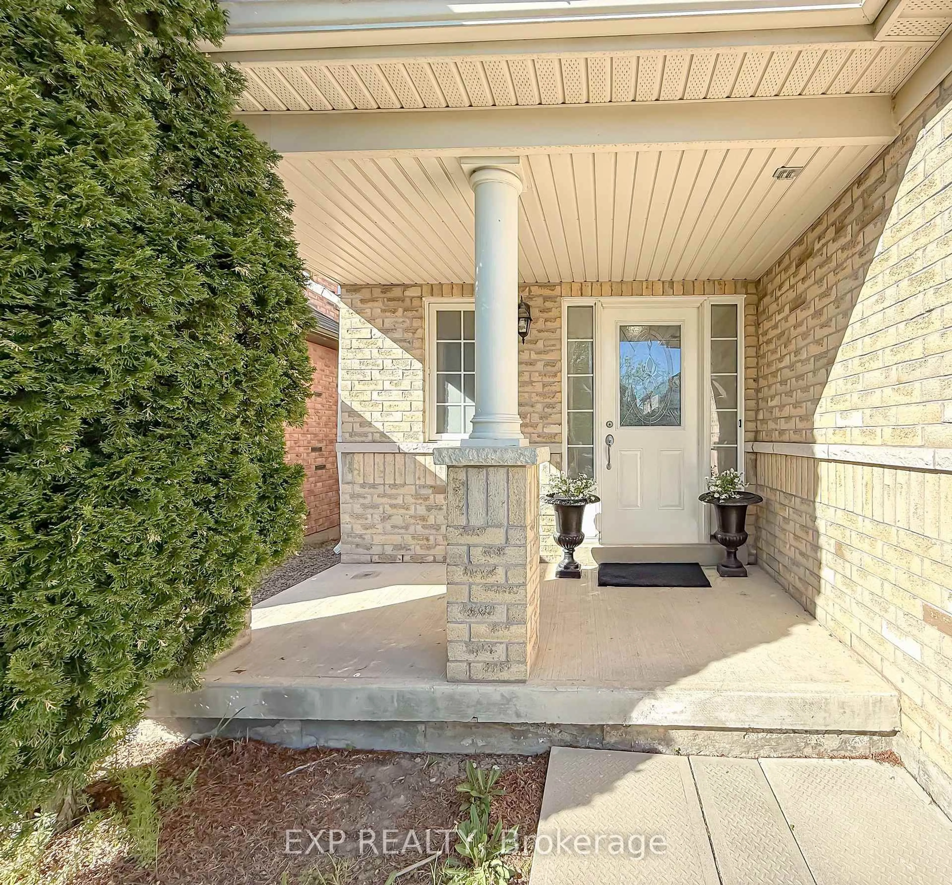 Indoor entryway for 56 Hansford Dr, Brantford Ontario N3S 0B3