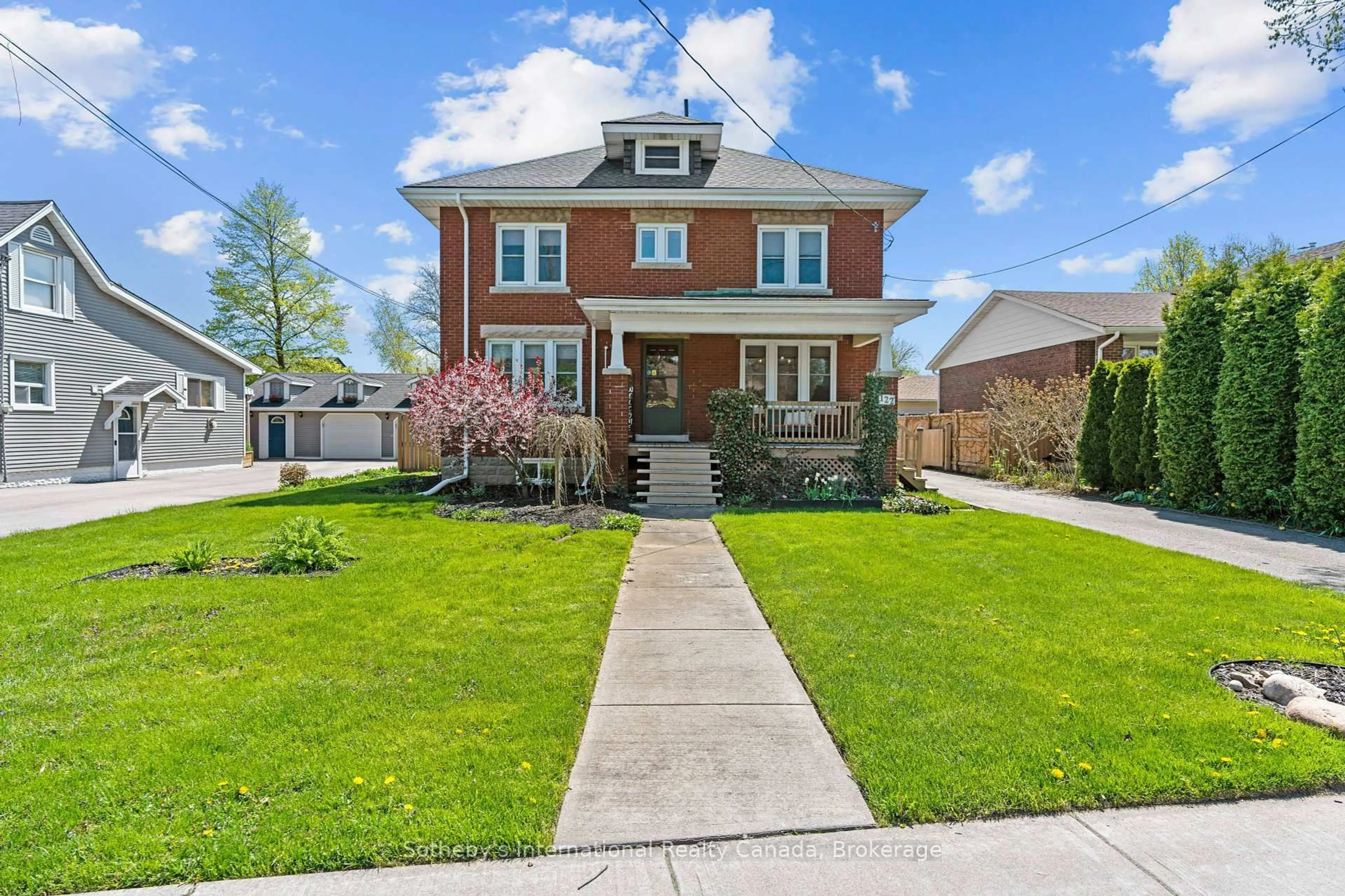 Home with brick exterior material, street for 122 Lake Avenue Dr, Hamilton Ontario L8G 3N4