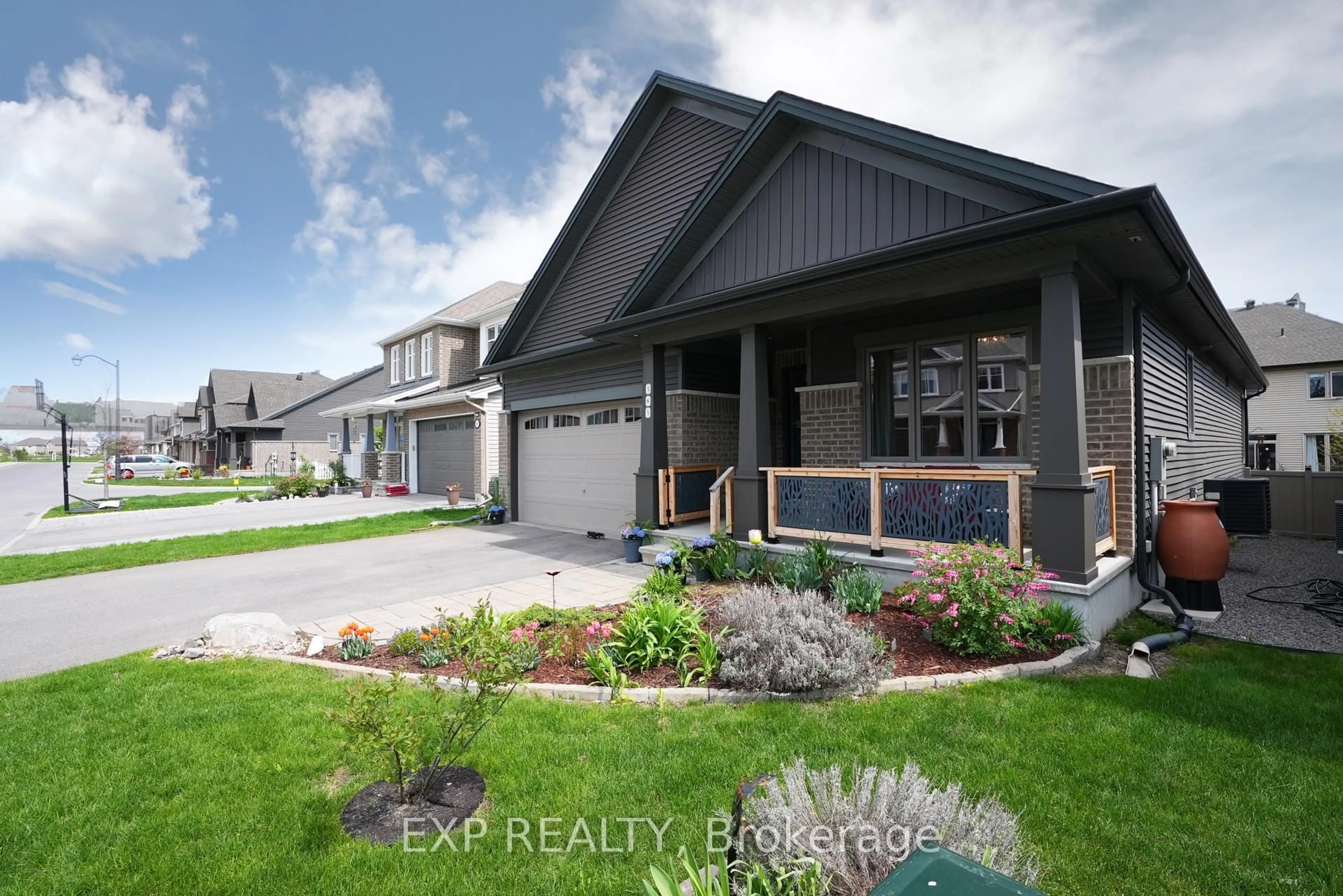 A pic from outside/outdoor area/front of a property/back of a property/a pic from drone, street for 585 Vivera Pl, Ottawa Ontario K2S 2M8