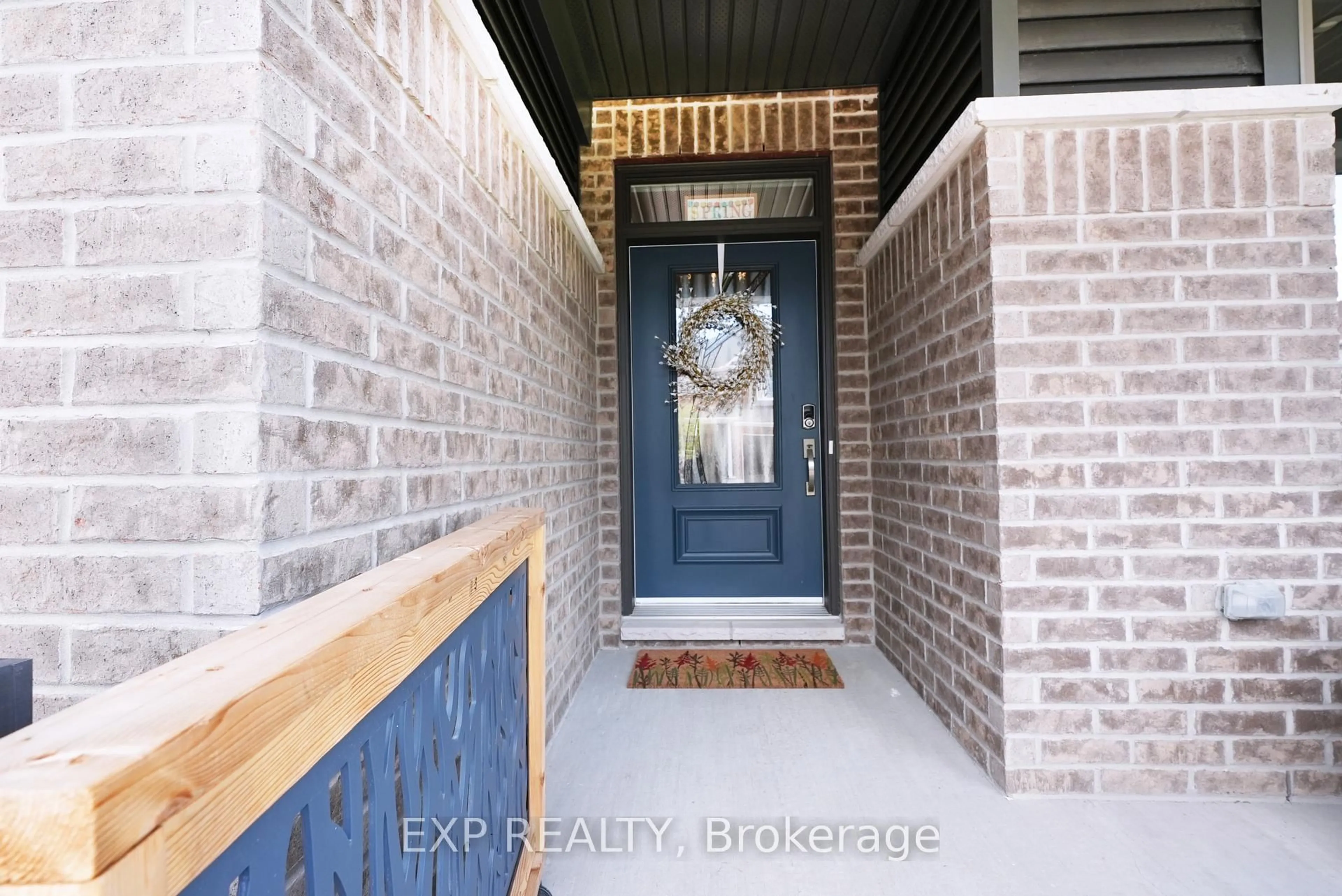 Indoor entryway for 585 Vivera Pl, Ottawa Ontario K2S 2M8