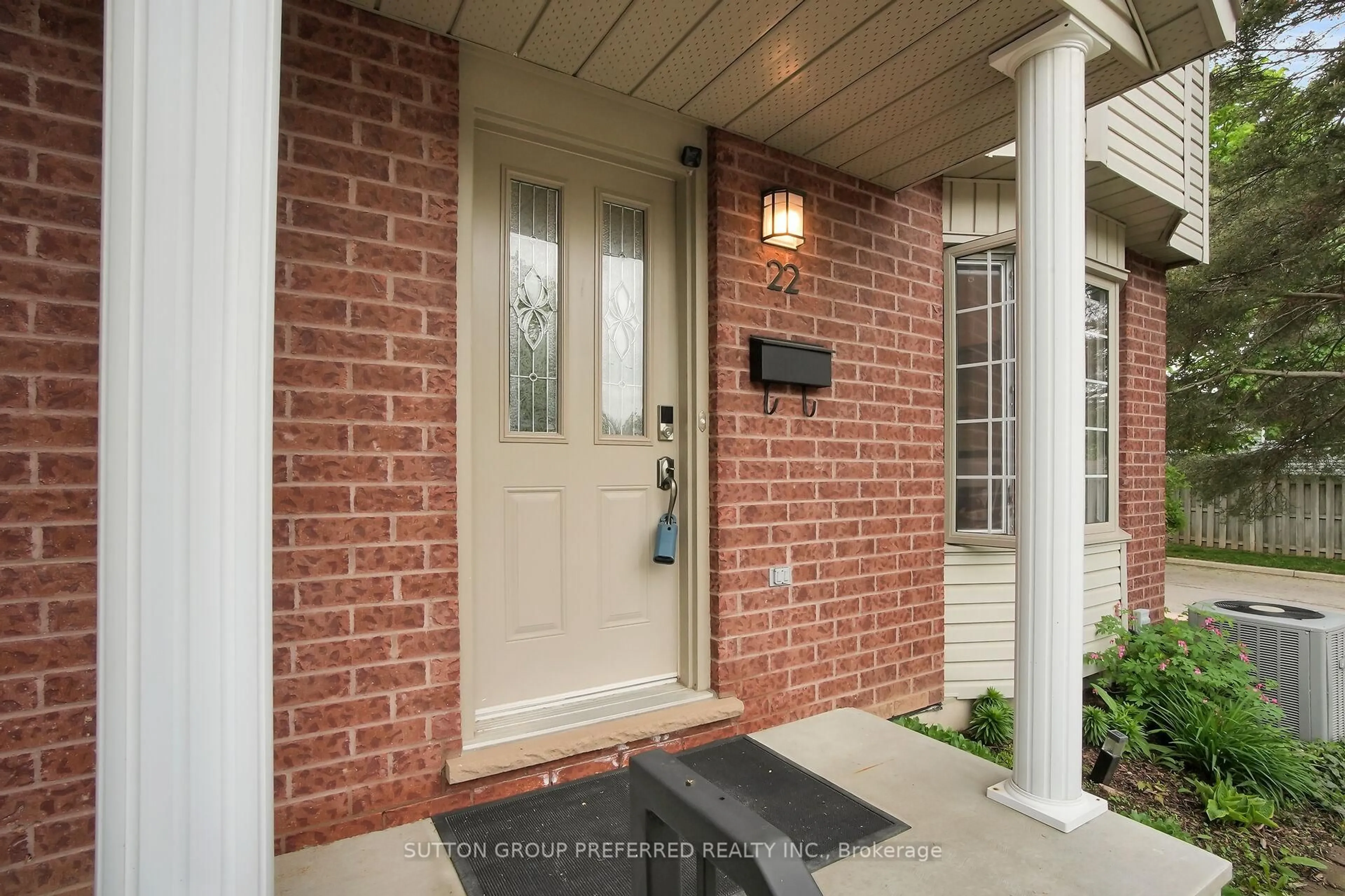 Indoor entryway for 166 BONAVENTURE Dr #22, London East Ontario N5V 4Y4