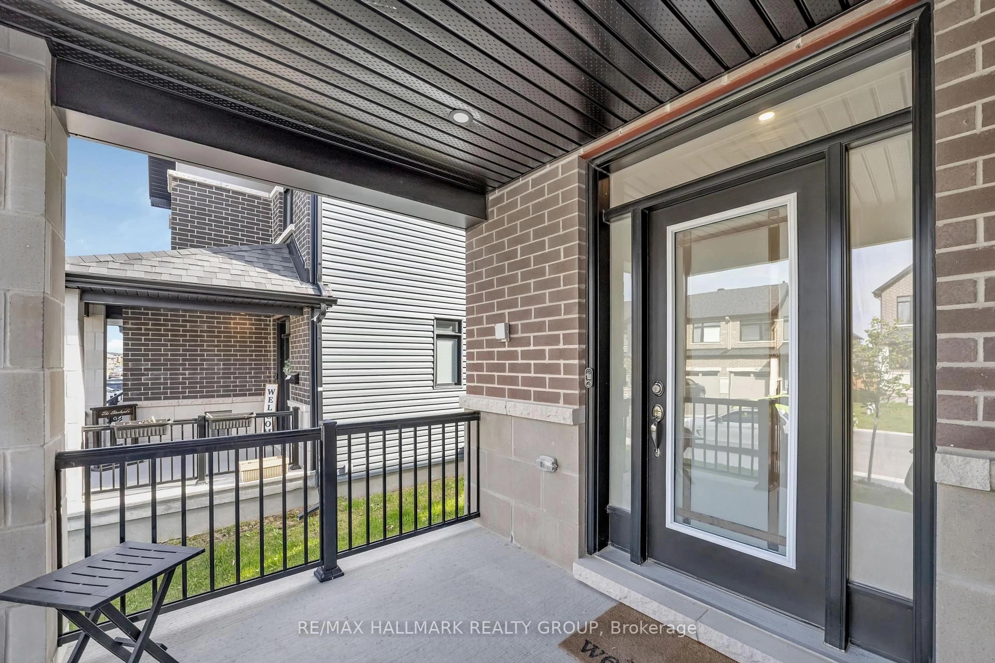 Indoor entryway for 635 Rathburn Lane, Ottawa Ontario K1T 0V9