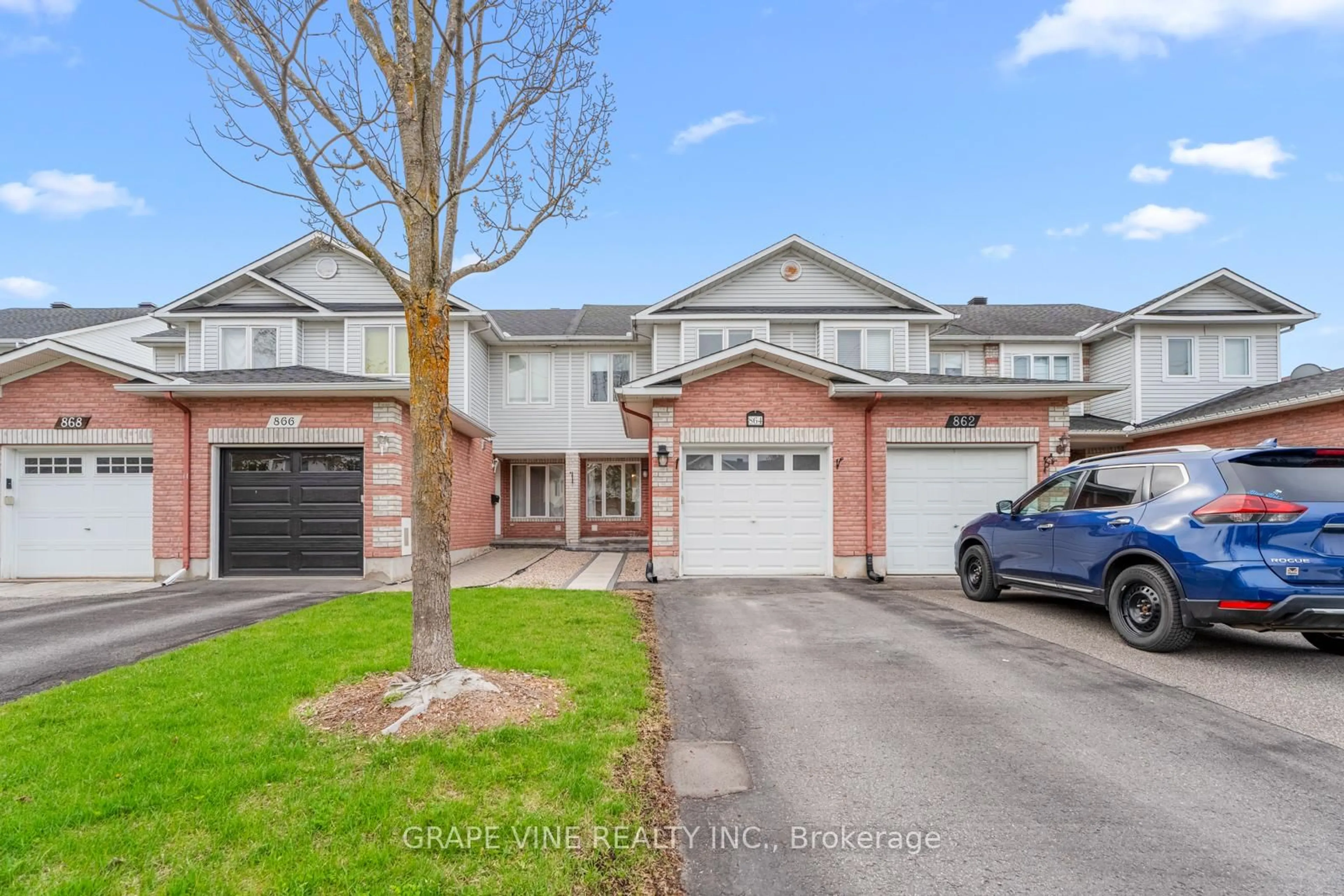 A pic from outside/outdoor area/front of a property/back of a property/a pic from drone, street for 864 Nesting Way, Ottawa Ontario K4A 3X3