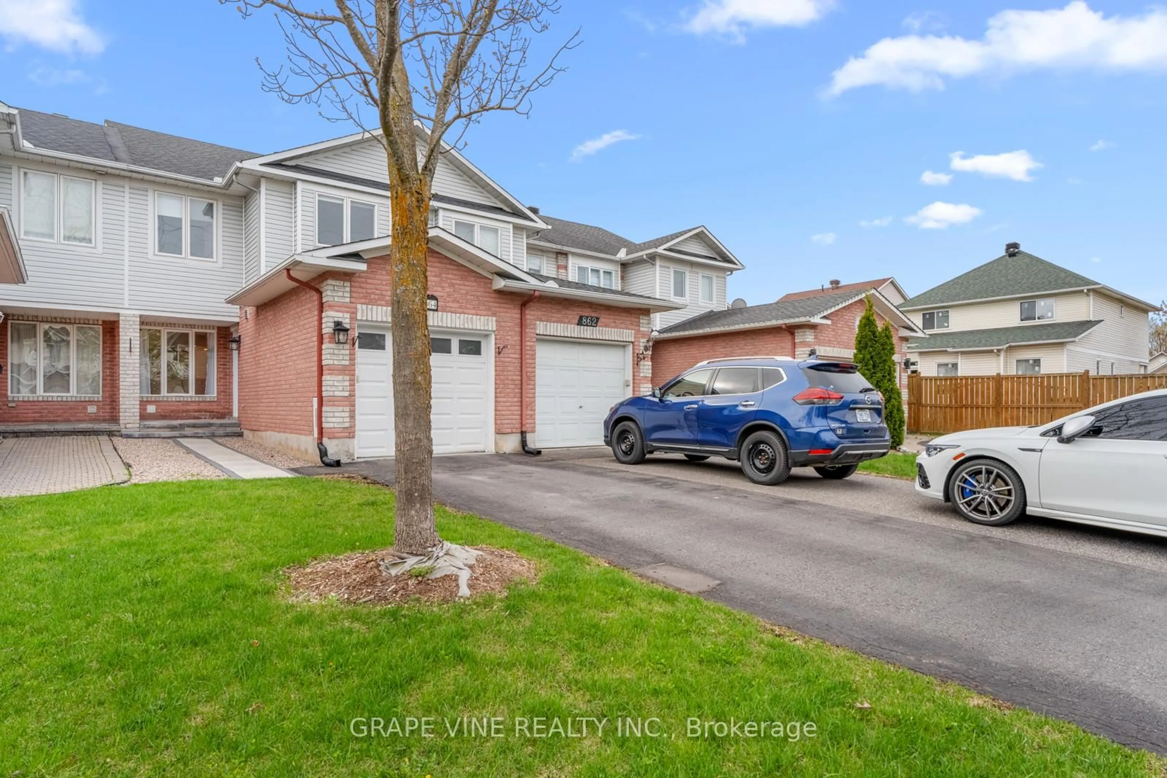 A pic from outside/outdoor area/front of a property/back of a property/a pic from drone, street for 864 Nesting Way, Ottawa Ontario K4A 3X3