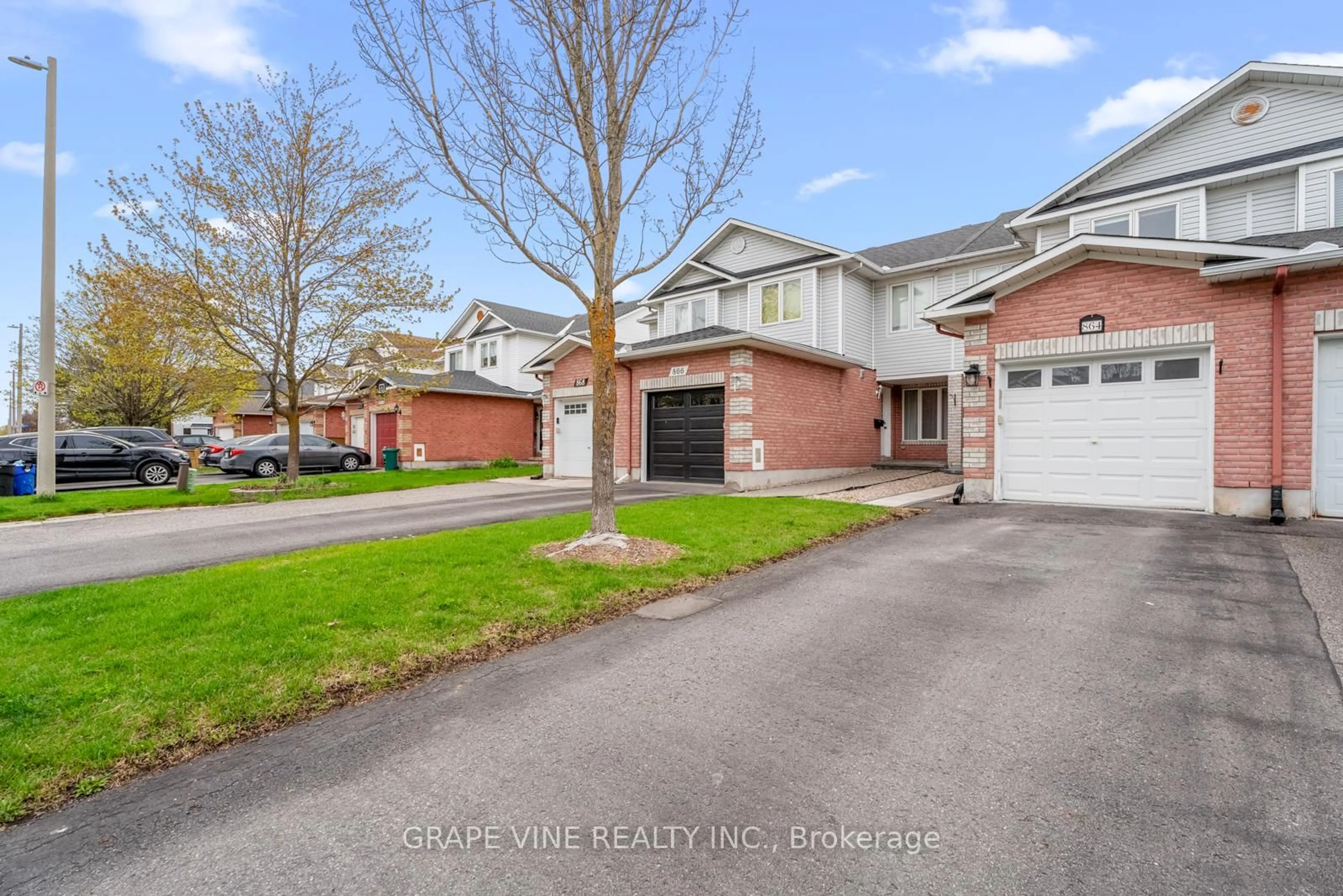 A pic from outside/outdoor area/front of a property/back of a property/a pic from drone, street for 864 Nesting Way, Ottawa Ontario K4A 3X3