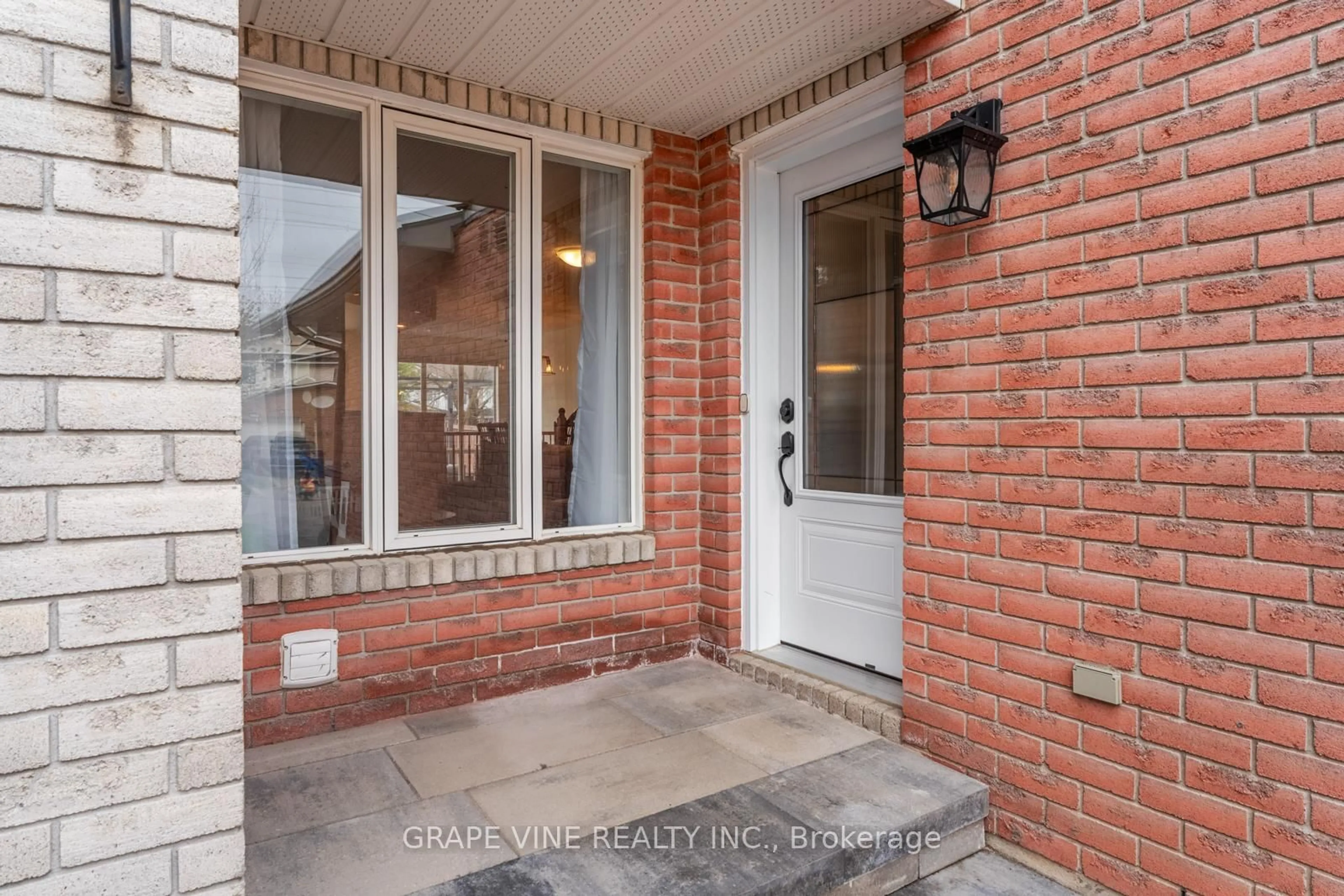 Indoor entryway for 864 Nesting Way, Ottawa Ontario K4A 3X3