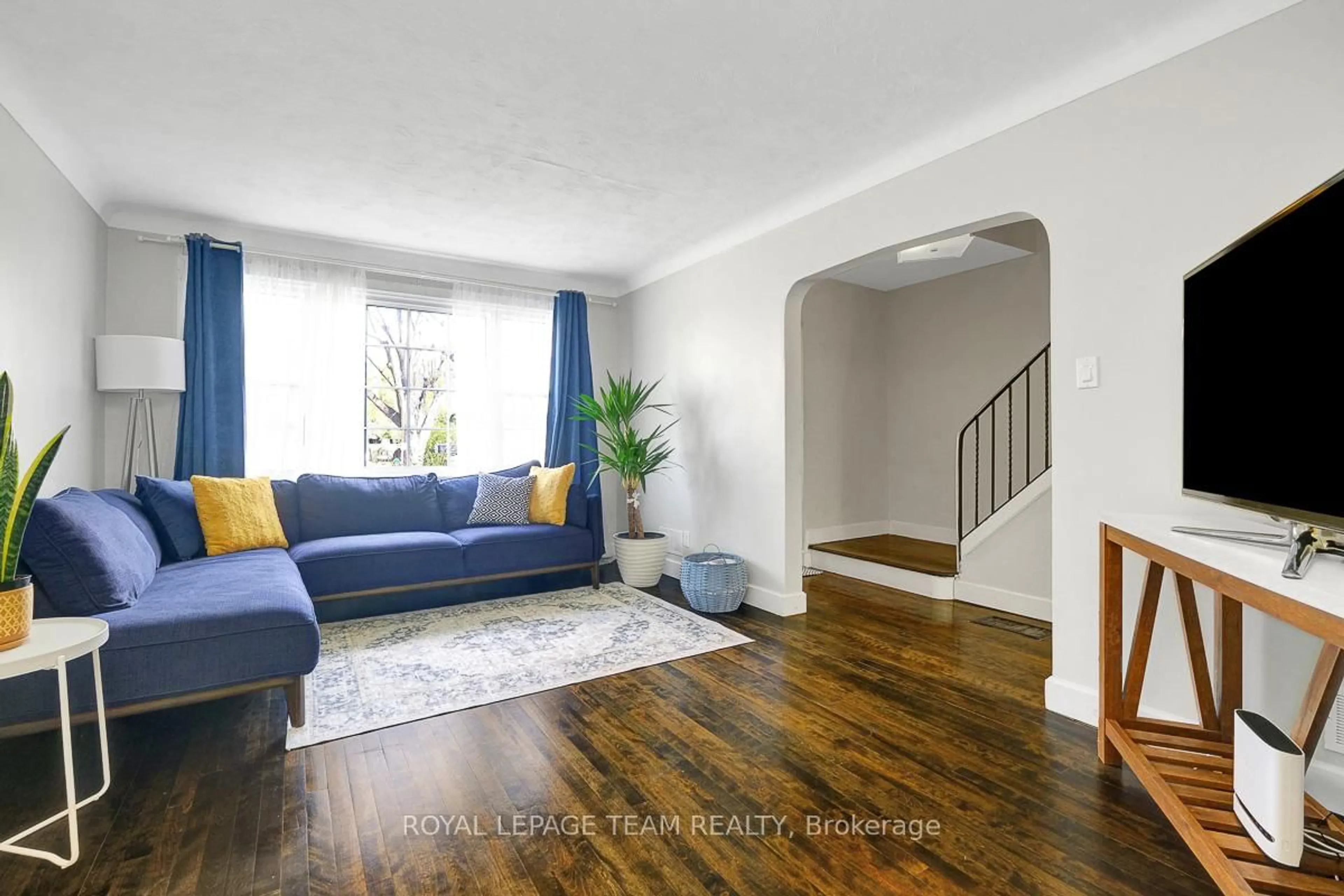 Living room with furniture, unknown for 1128 Trent St, Ottawa Ontario K1Z 8J4