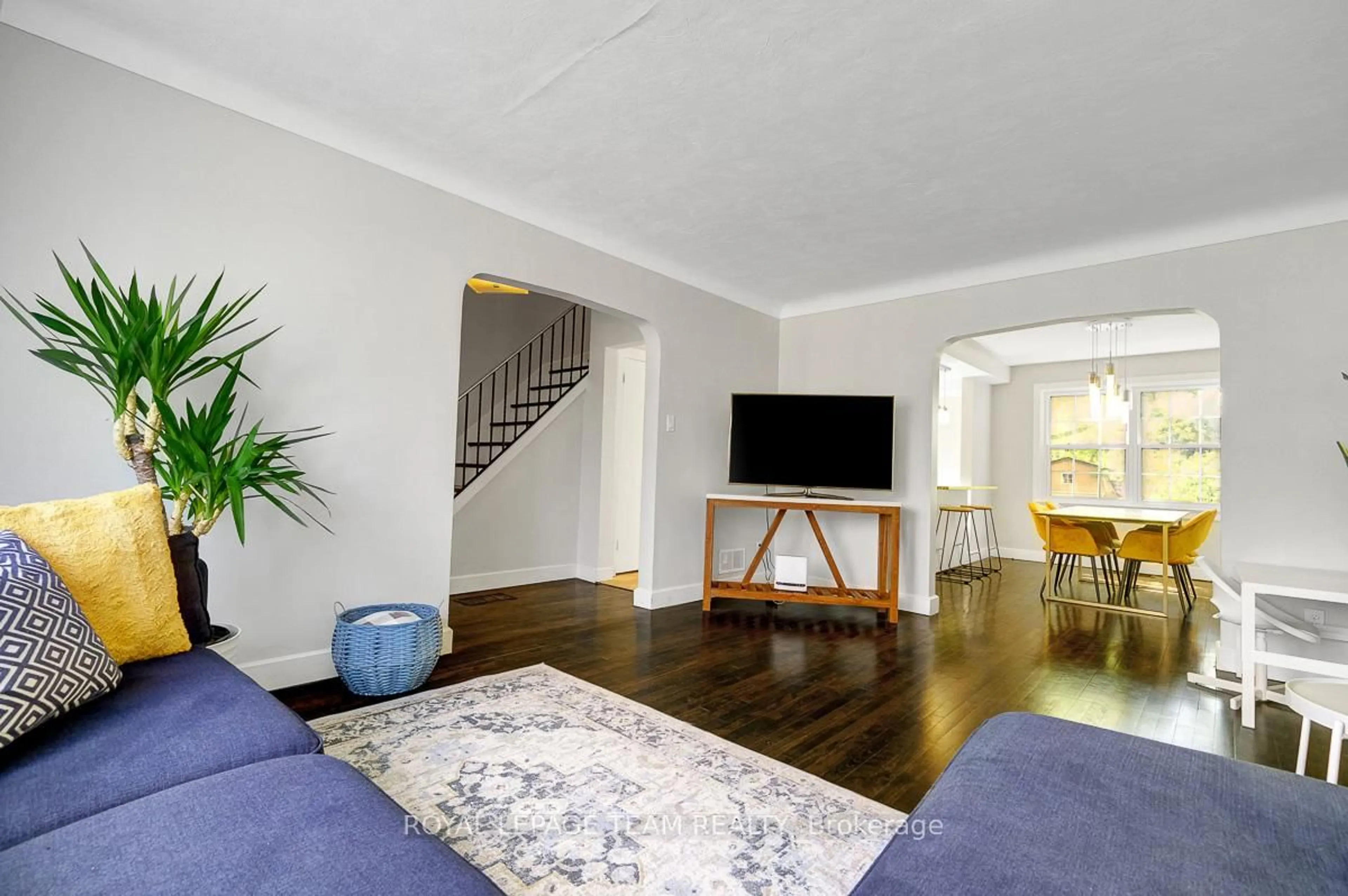 Living room with furniture, wood/laminate floor for 1128 Trent St, Ottawa Ontario K1Z 8J4