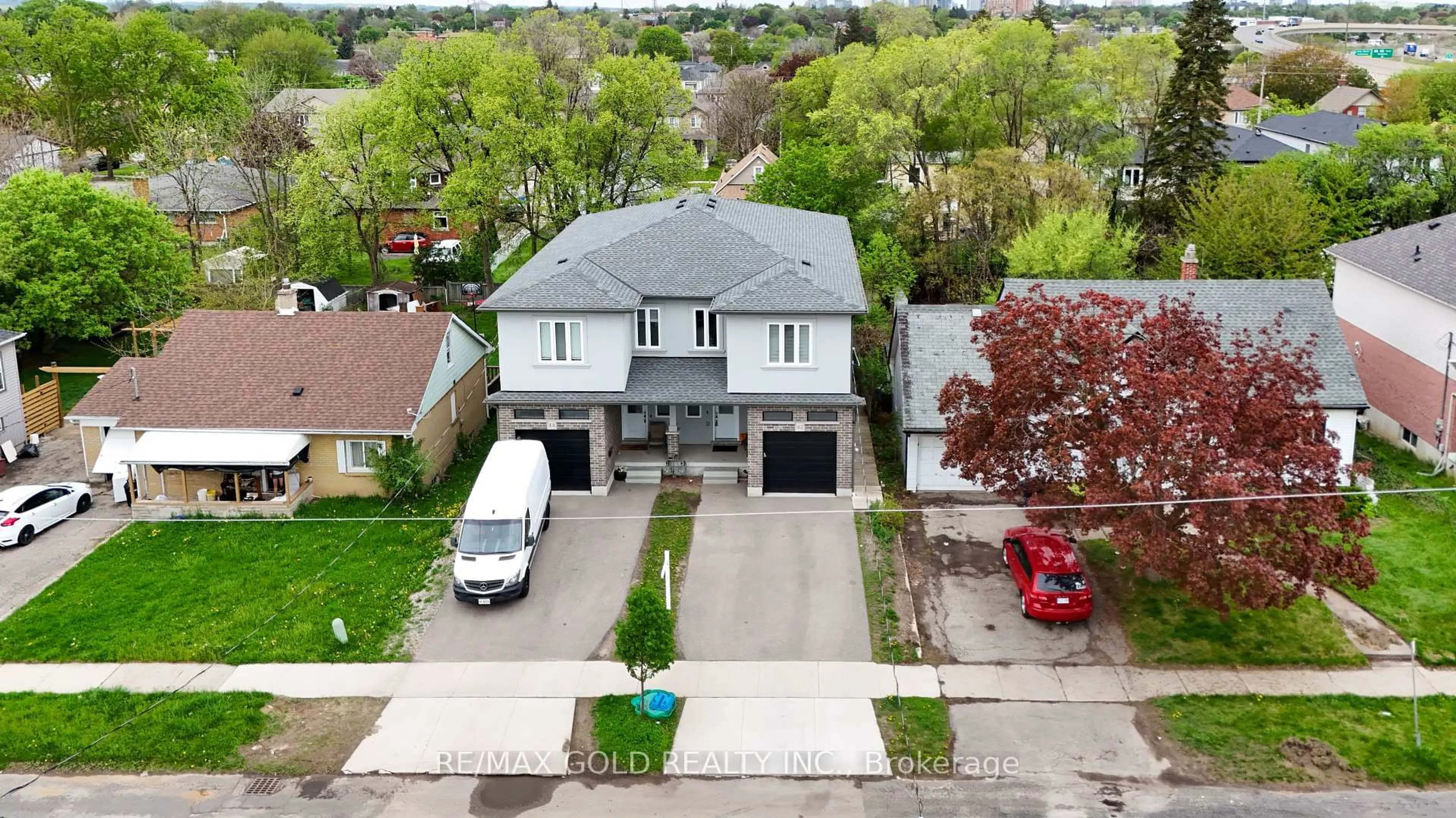 A pic from outside/outdoor area/front of a property/back of a property/a pic from drone, street for 42 Fifth Ave, Kitchener Ontario N2C 1P4