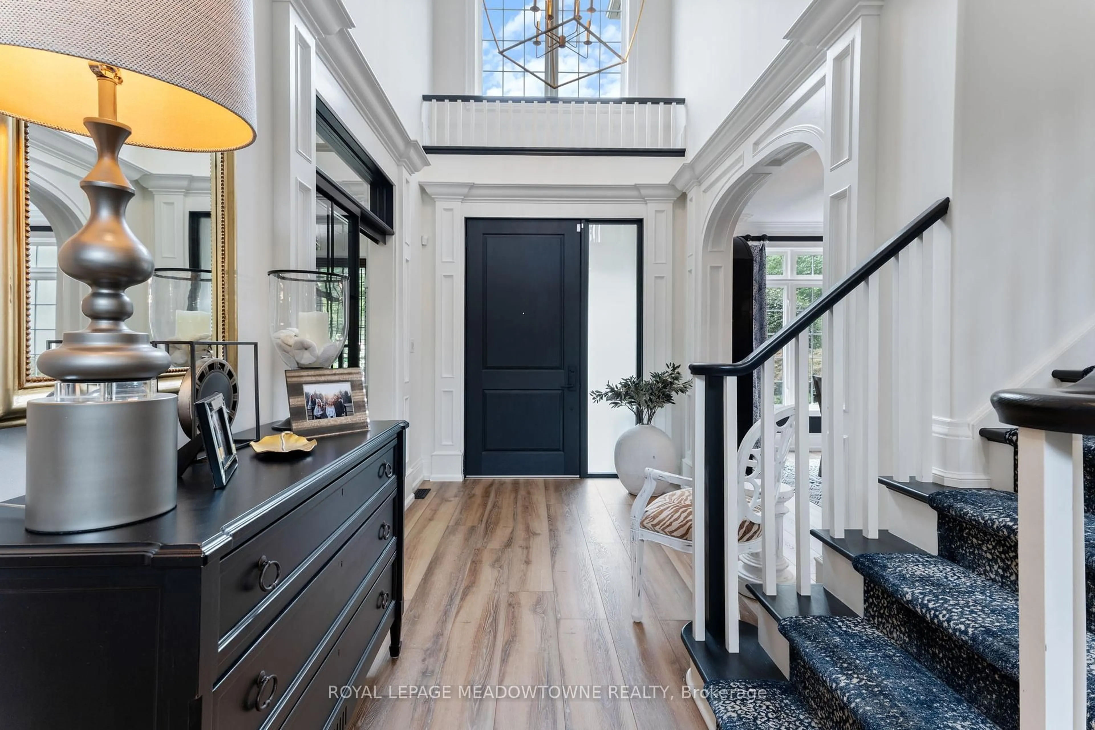 Indoor entryway for 3 Bogle Dr, Hamilton Ontario L0R 1H2