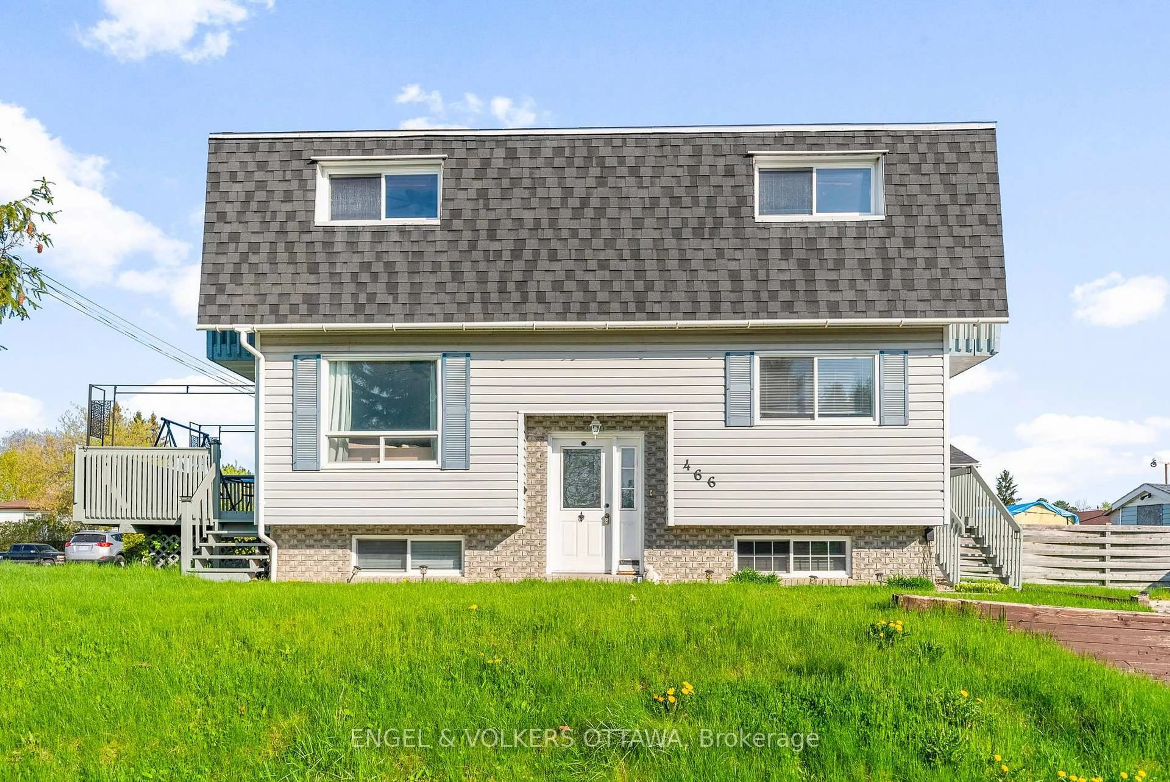 Home with vinyl exterior material, street for 466 Gourley Ave, Pembroke Ontario K8A 8J5