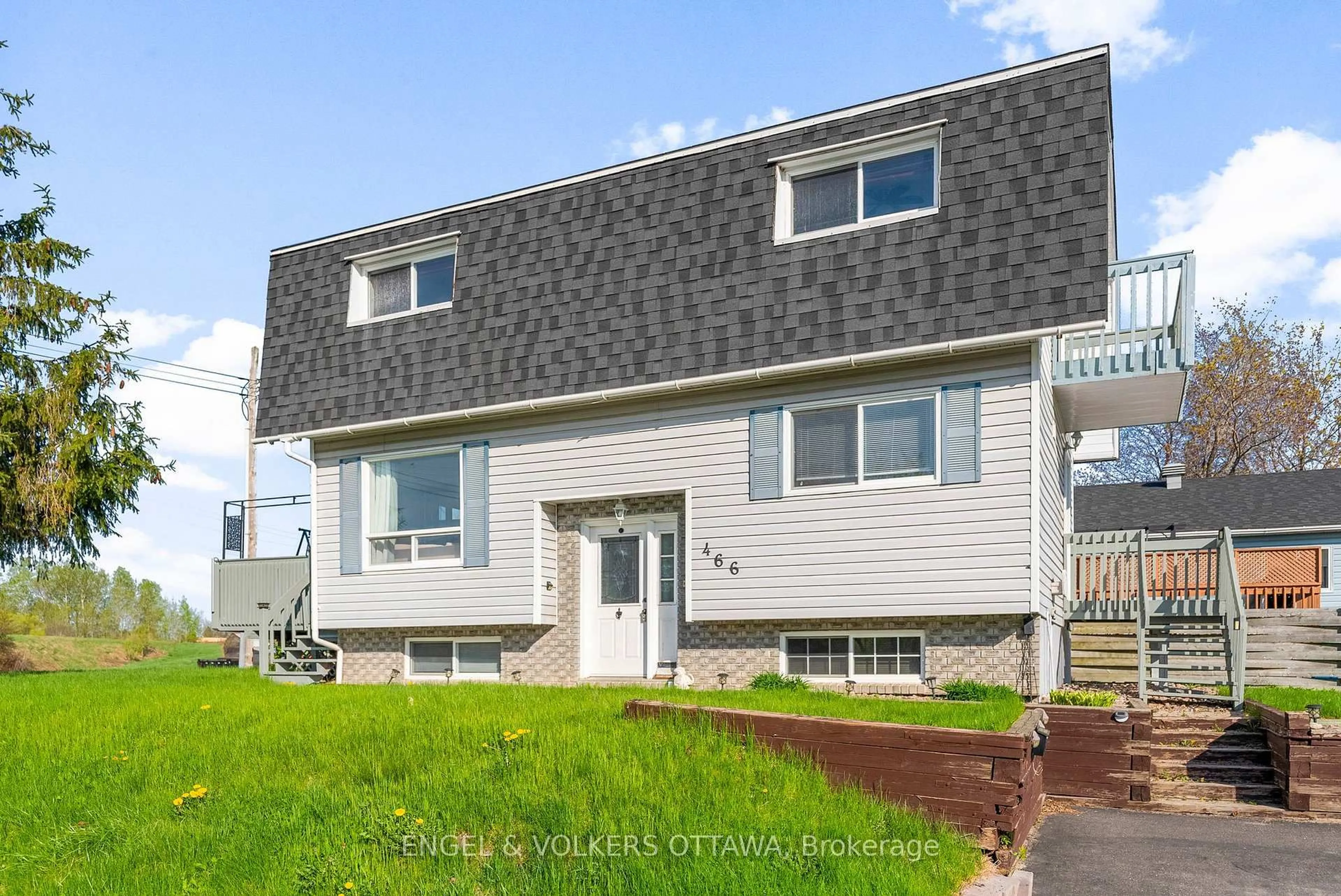 Home with vinyl exterior material, street for 466 Gourley Ave, Pembroke Ontario K8A 8J5