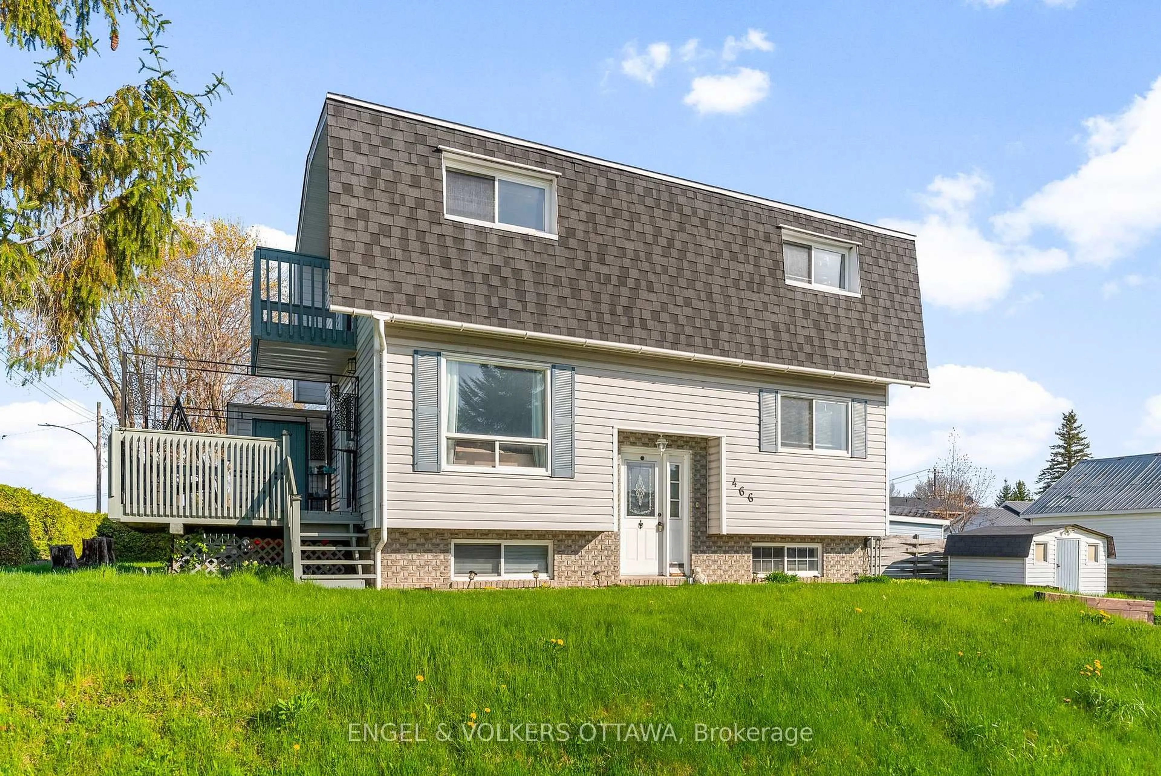 Home with vinyl exterior material, street for 466 Gourley Ave, Pembroke Ontario K8A 8J5