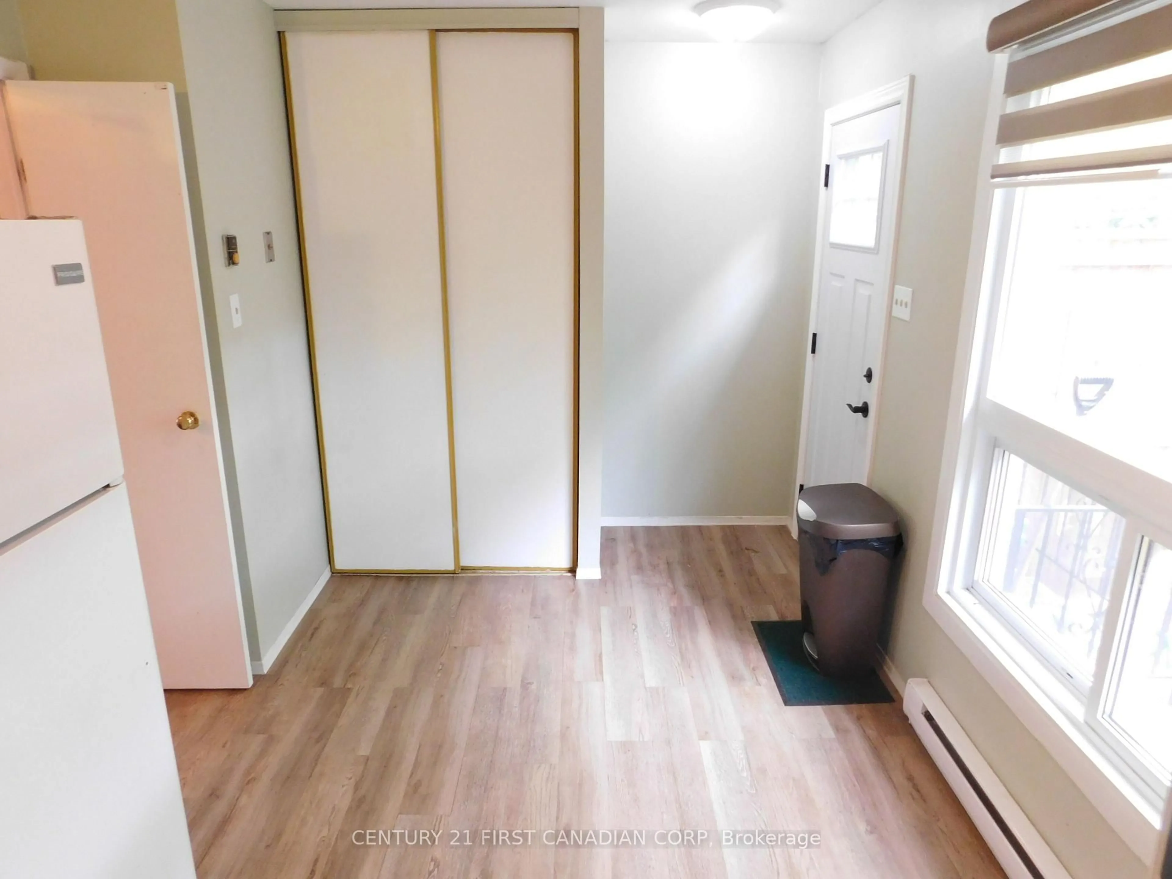 Indoor entryway for 253 Taylor St #22, London East Ontario N5Y 2J6