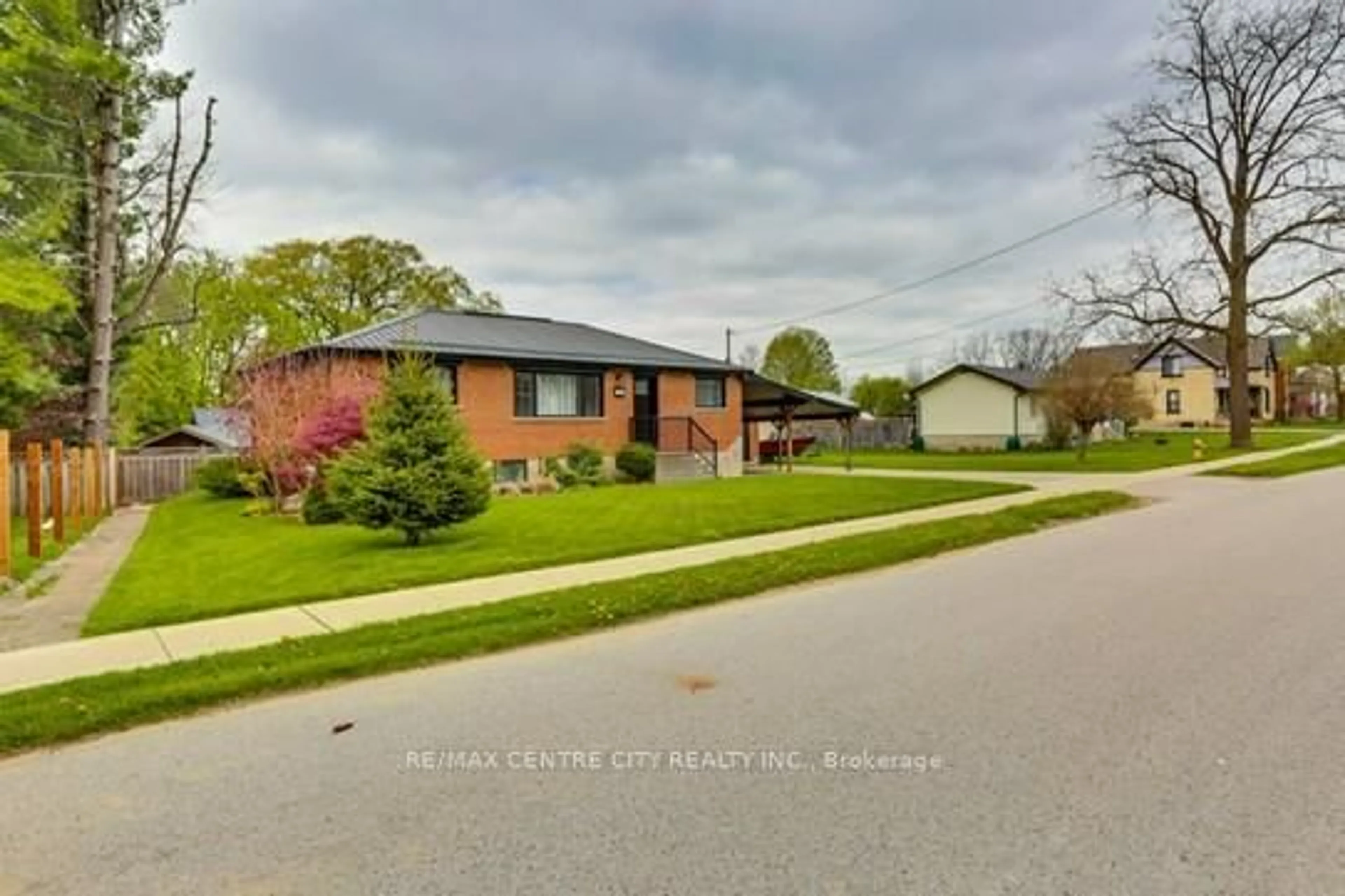 A pic from outside/outdoor area/front of a property/back of a property/a pic from drone, street for 22 Charles St, Thames Centre Ontario N0L 1G2