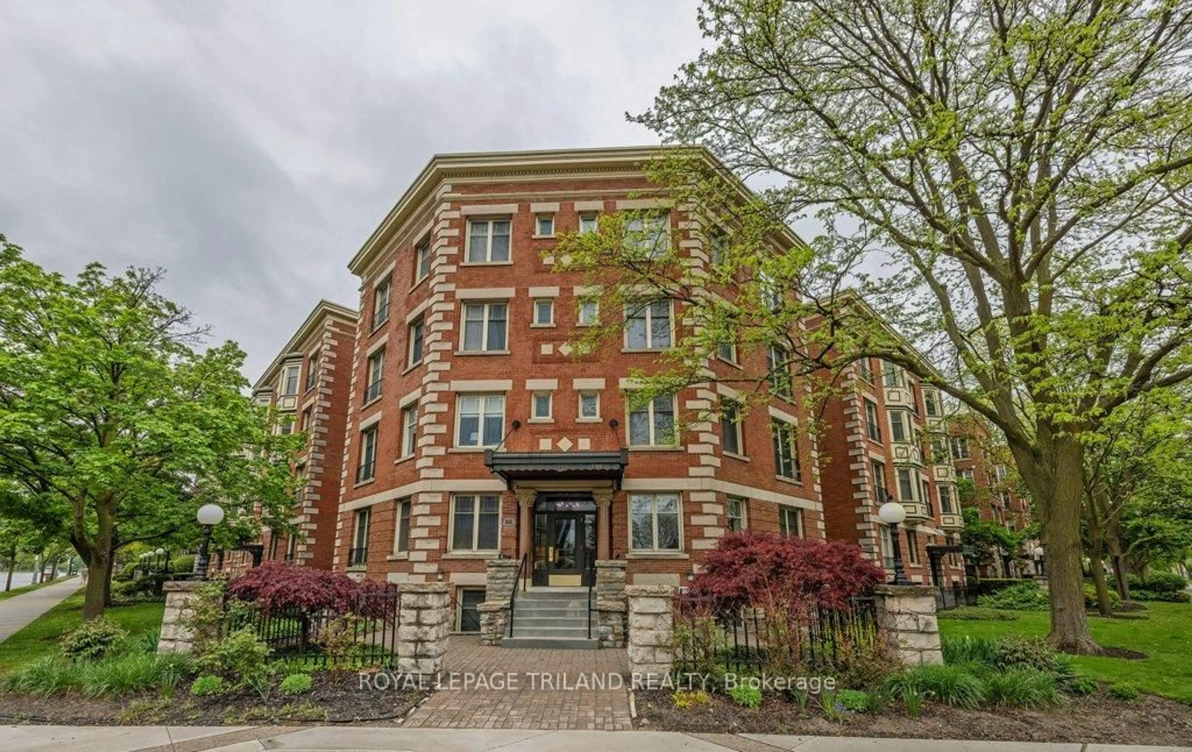 Home with brick exterior material, building for 460 Wellington St #306, London East Ontario N6A 3P8